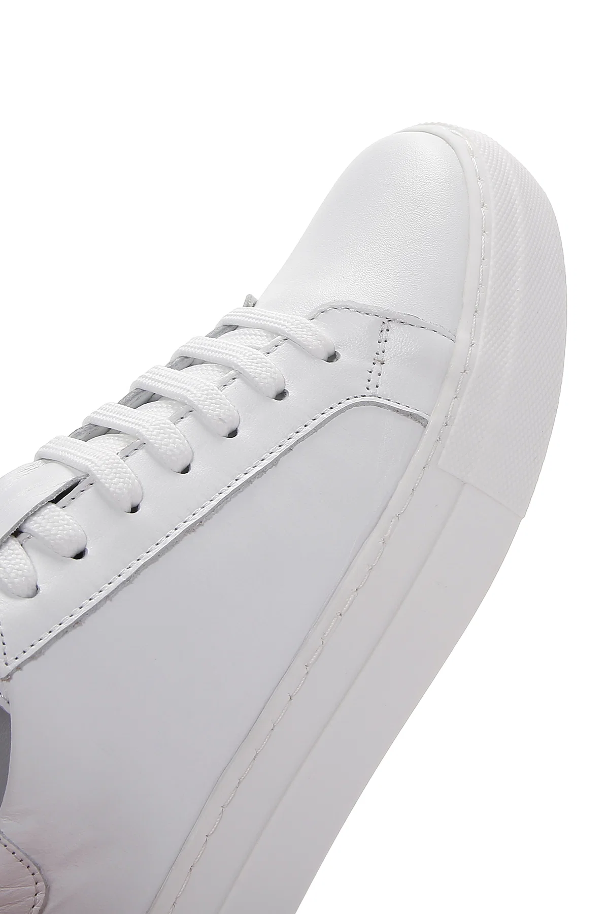 Kadın Beyaz Bağcıklı Deri Sneaker - Image 8