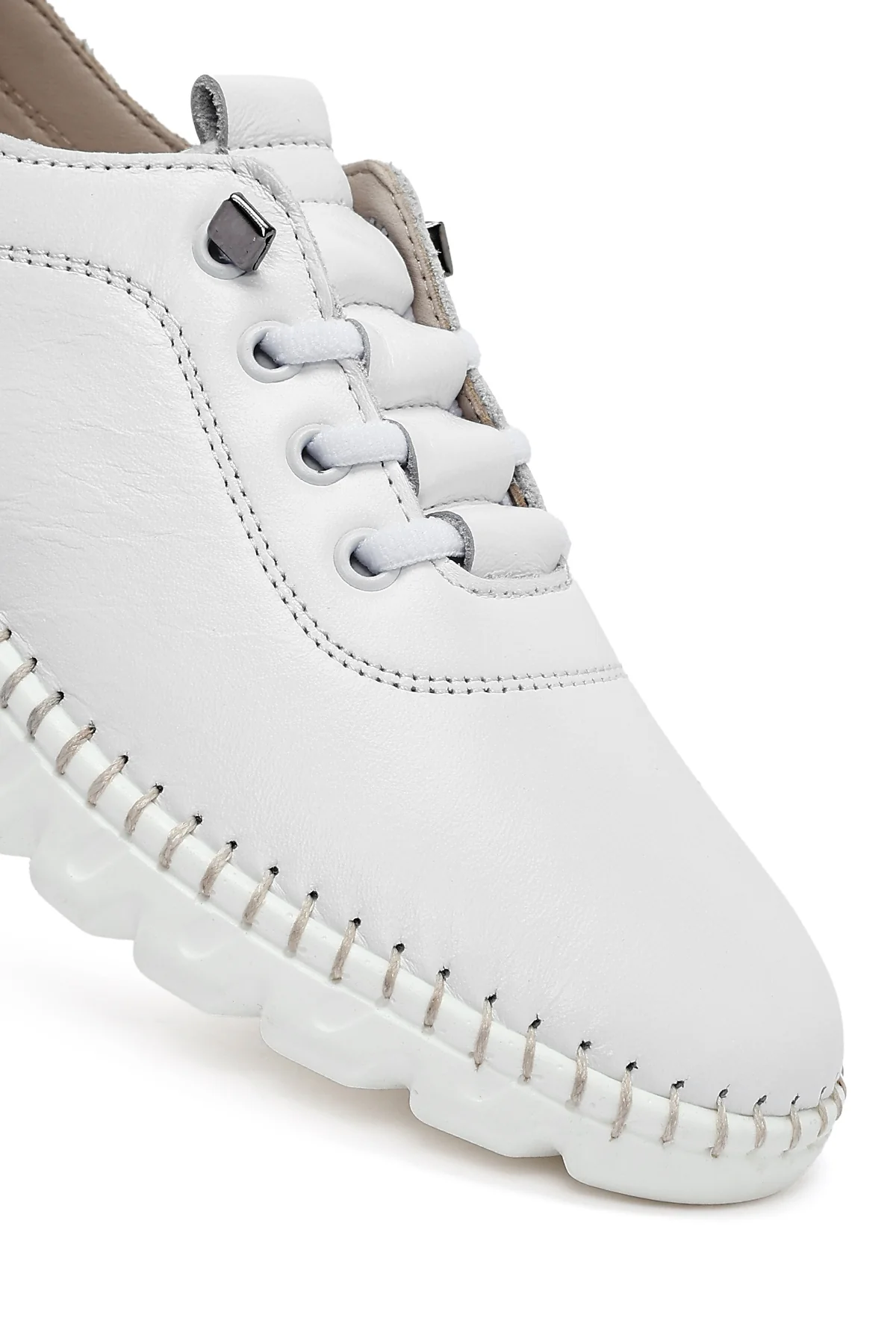 Kadın Beyaz Bağcıklı Deri Sneaker - Image 10
