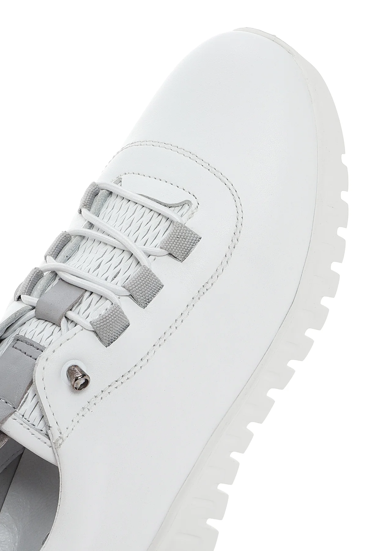 Kadın Beyaz Bağcıklı Deri Sneaker - Image 8