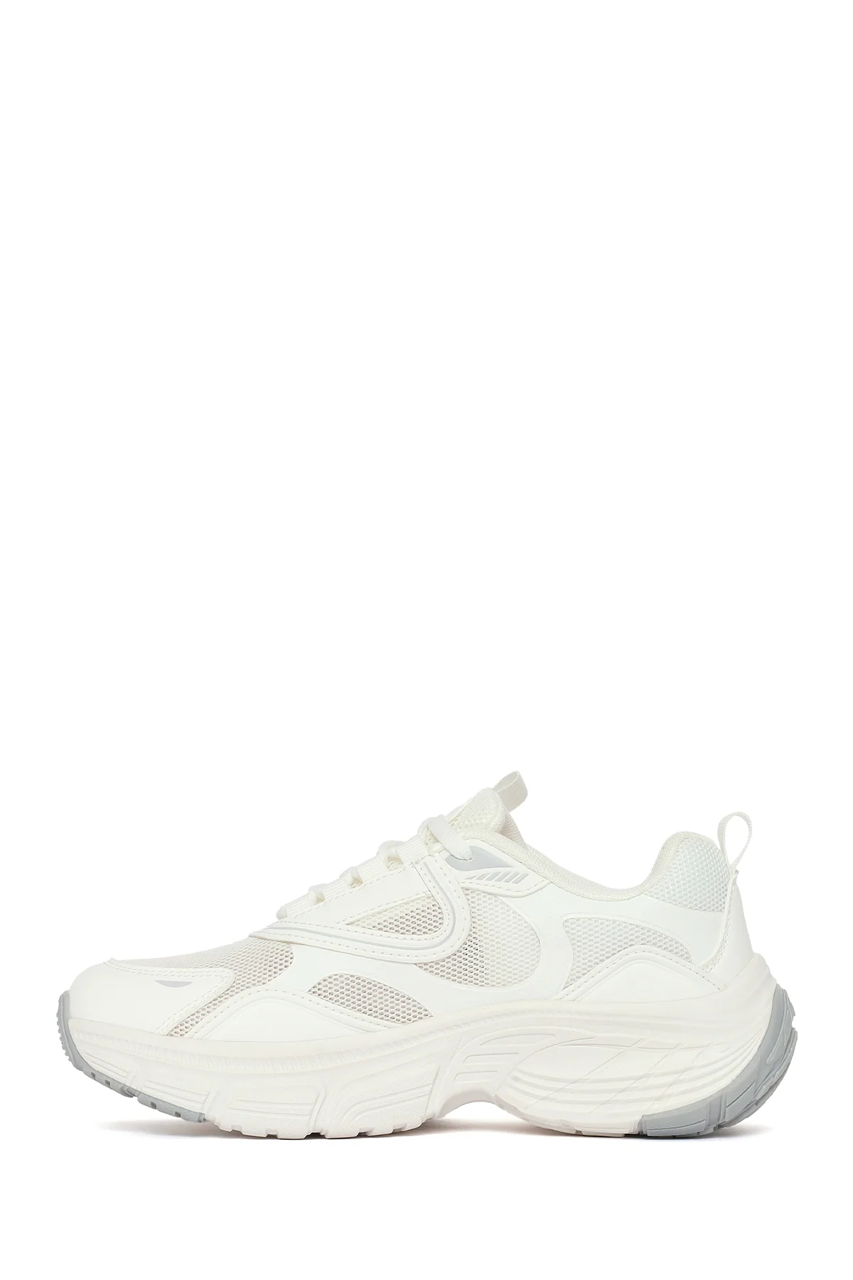 Kadın Beyaz Bağcıklı Kalın Tabanlı Charmlı Sneaker - Image 3