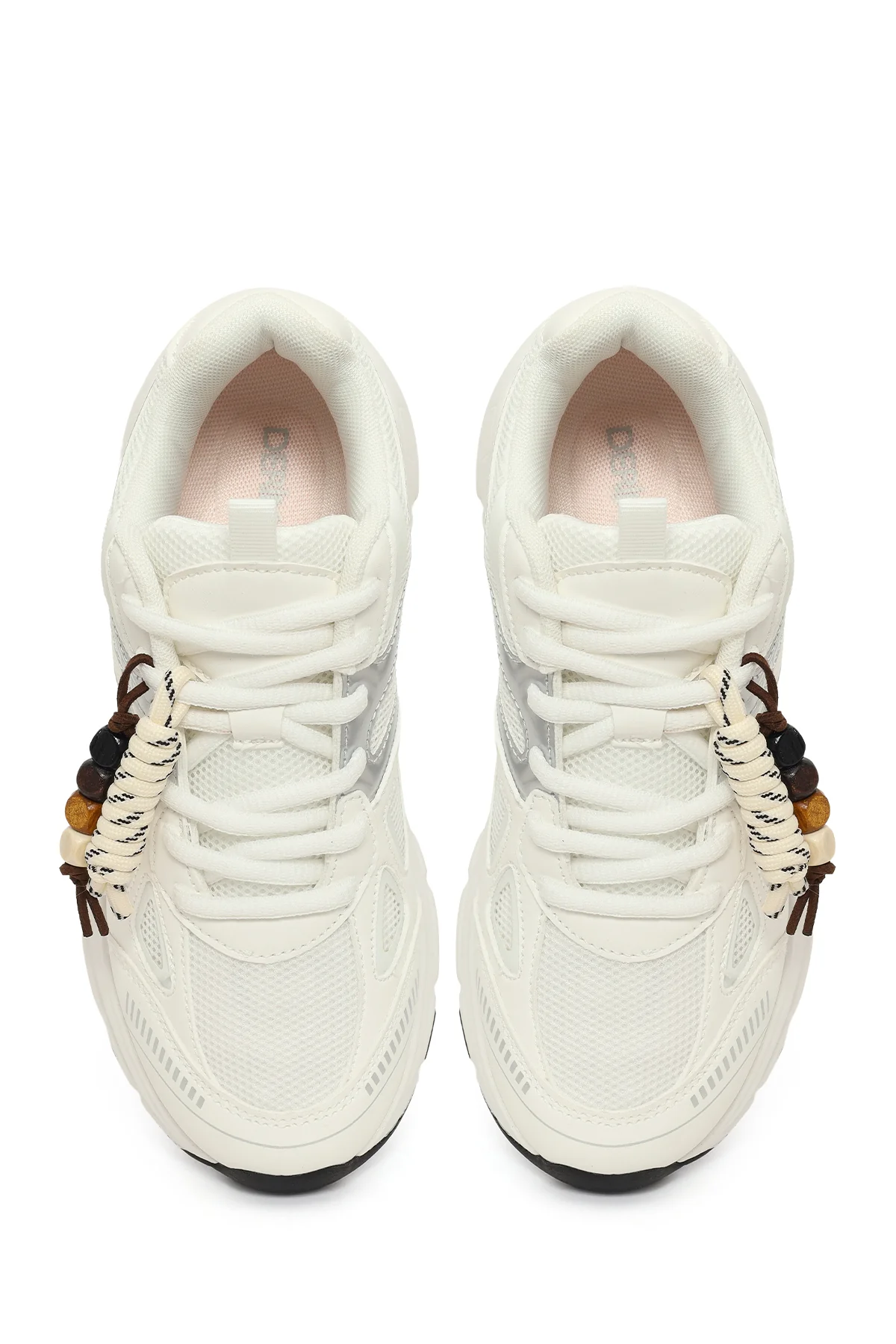 Kadın Beyaz Bağcıklı Kalın Tabanlı Charmlı Sneaker - Image 4