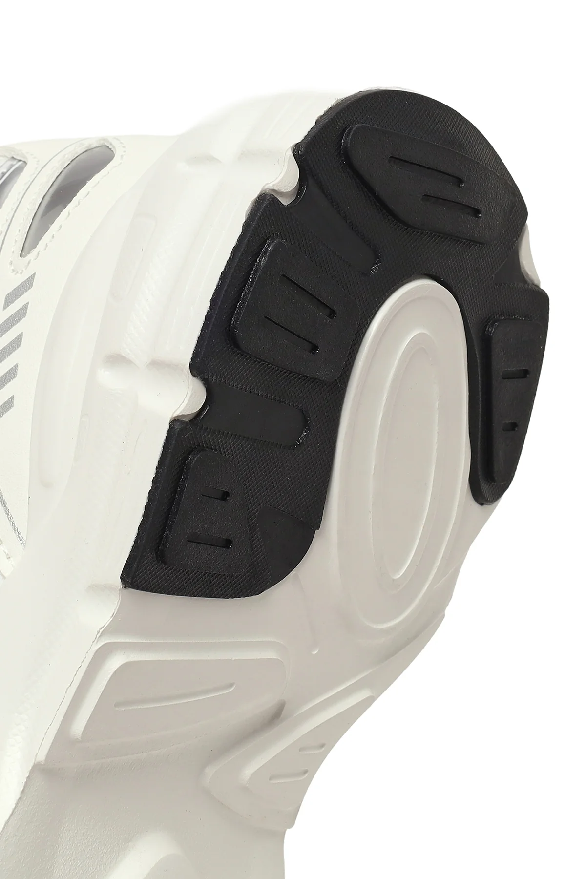 Kadın Beyaz Bağcıklı Kalın Tabanlı Charmlı Sneaker - Image 8