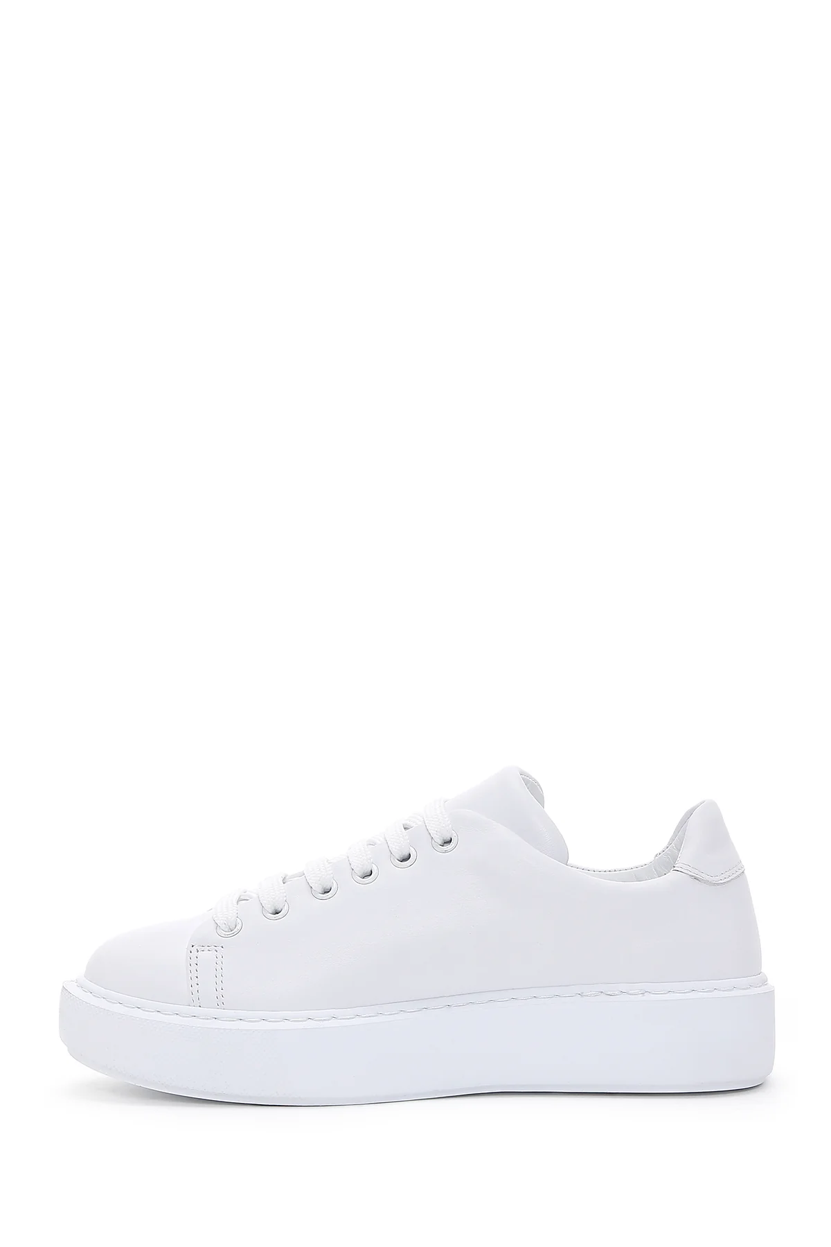 Kadın Beyaz Bağcıklı Kalın Tabanlı Deri Sneaker - Image 2