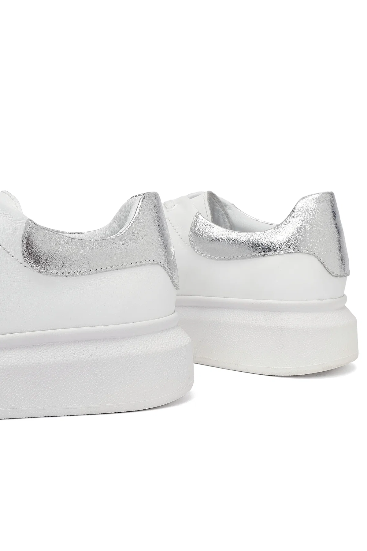 Kadın Beyaz Bağcıklı Kalın Tabanlı Deri Sneaker - Image 10