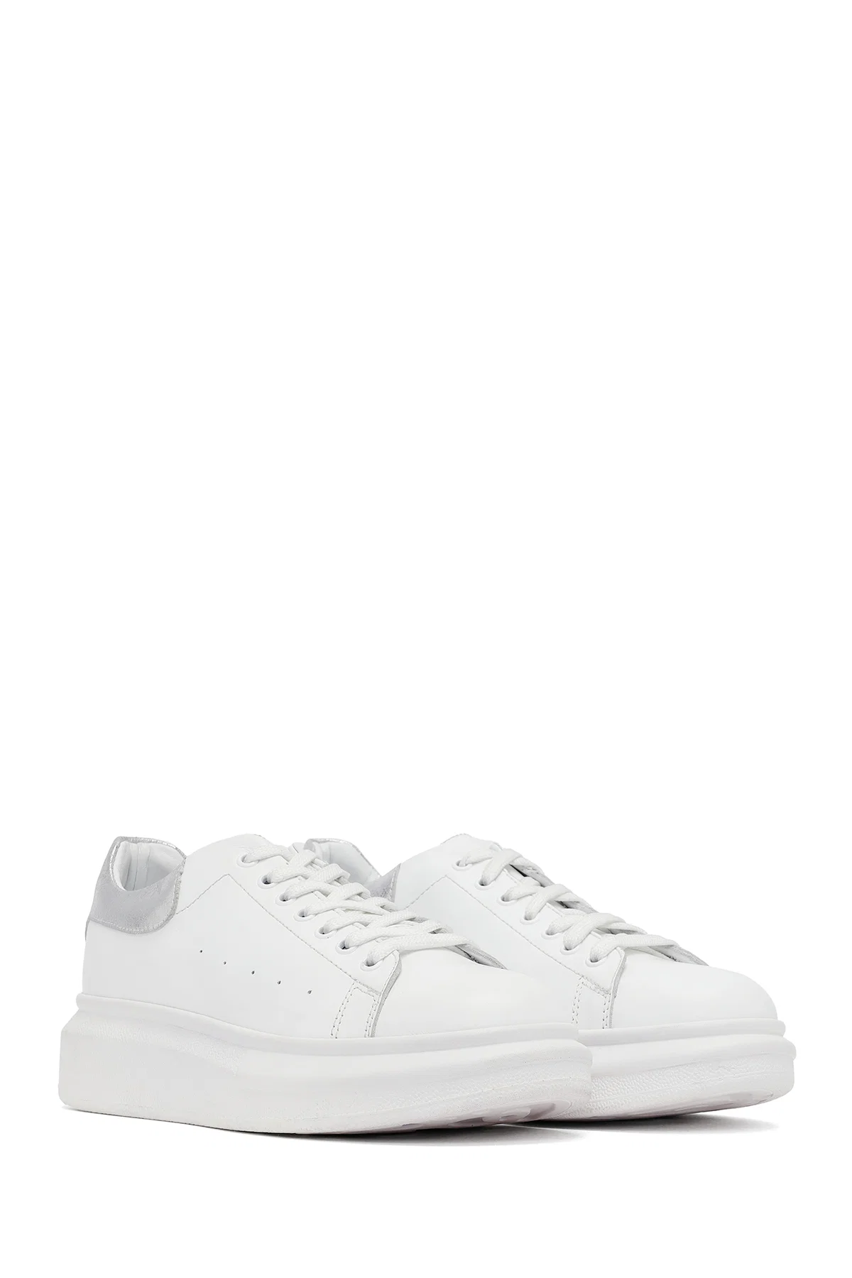 Kadın Beyaz Bağcıklı Kalın Tabanlı Deri Sneaker - Image 3