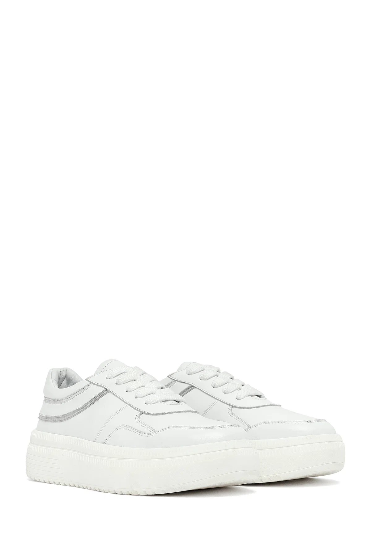Kadın Beyaz Bağcıklı Kalın Tabanlı Deri Sneaker - Image 3