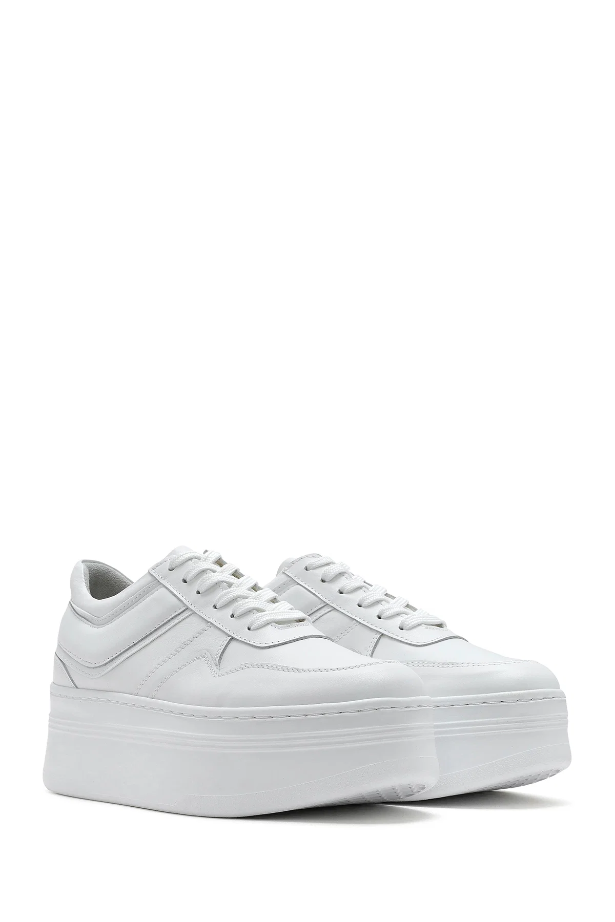 Kadın Beyaz Bağcıklı Kalın Tabanlı Deri Sneaker - Image 3