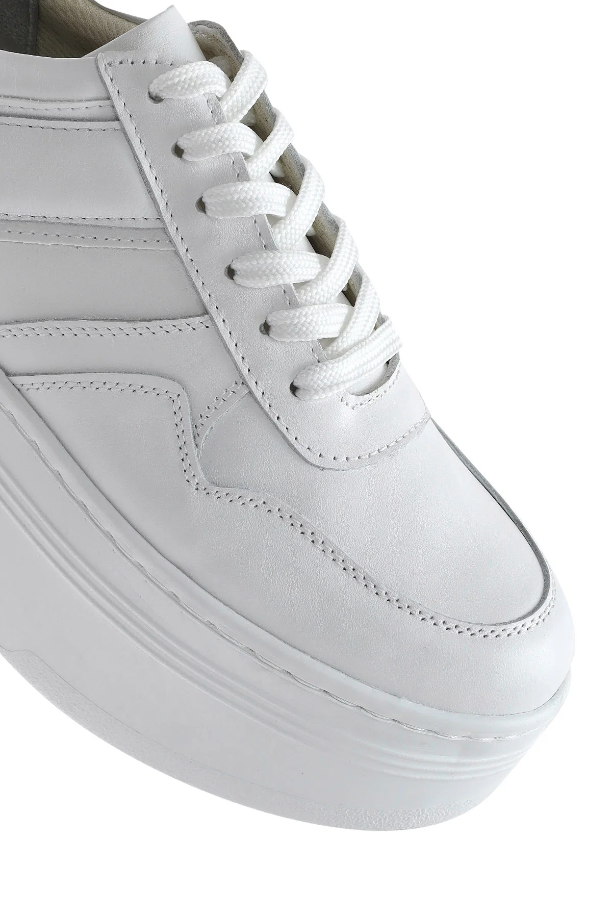 Kadın Beyaz Bağcıklı Kalın Tabanlı Deri Sneaker - Image 8