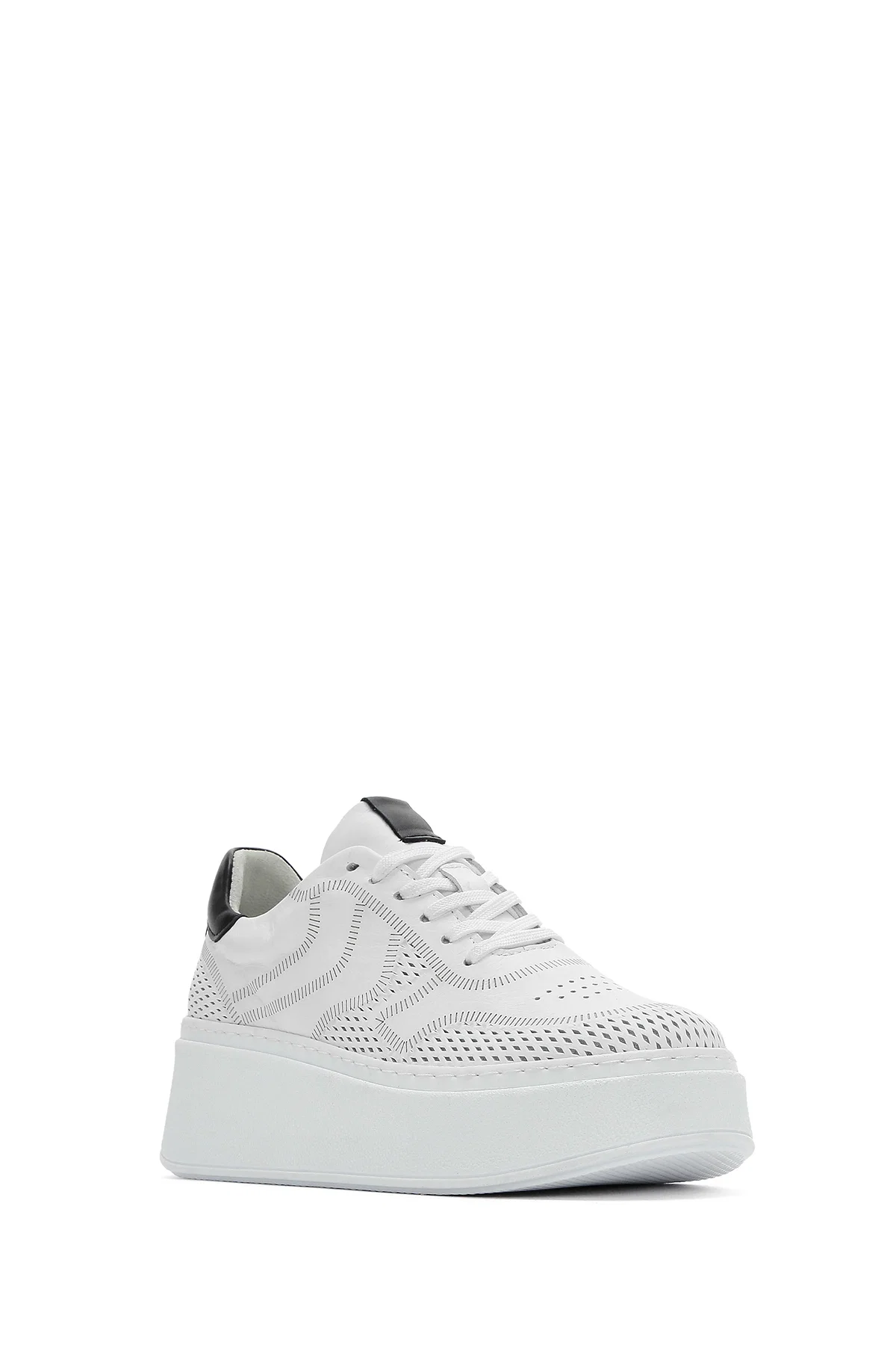Kadın Beyaz Bağcıklı Kalın Tabanlı Deri Sneaker - Image 6