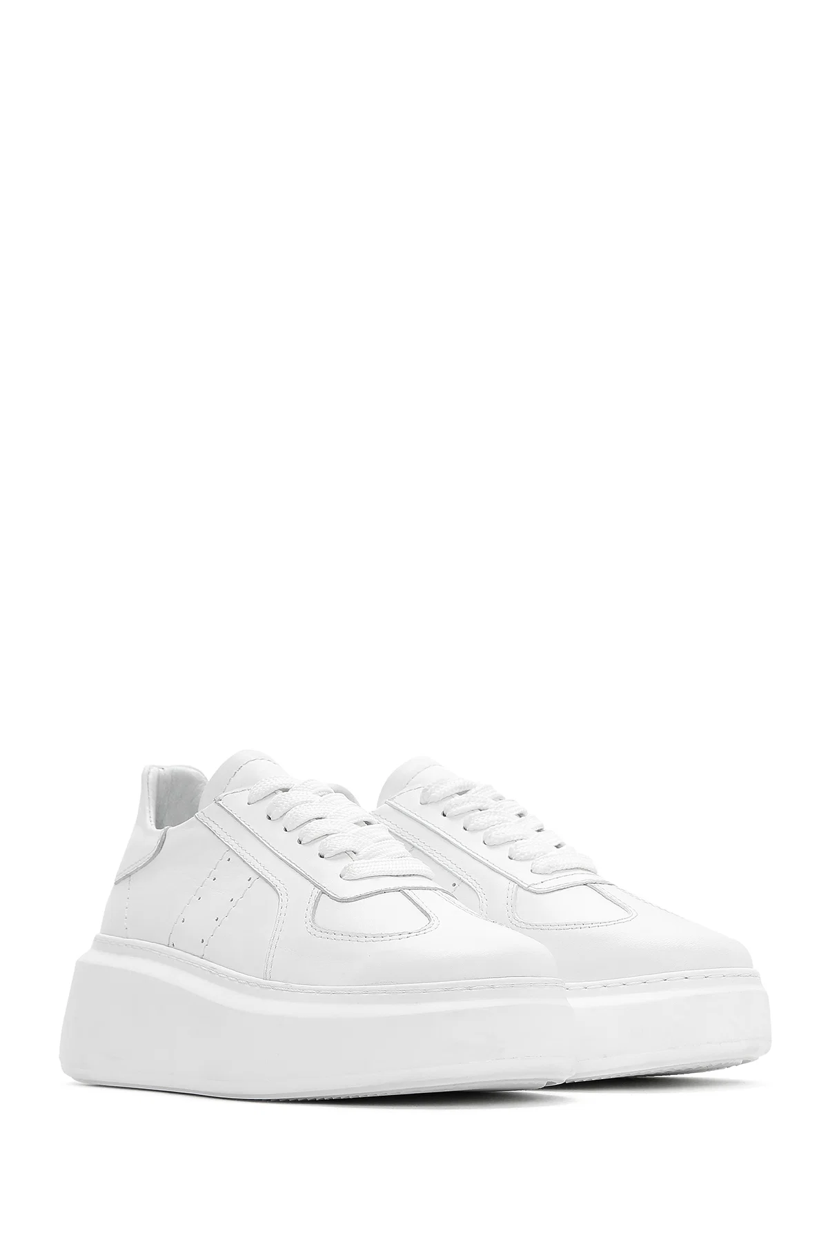 Kadın Beyaz Bağcıklı Kalın Tabanlı Deri Sneaker - Image 3