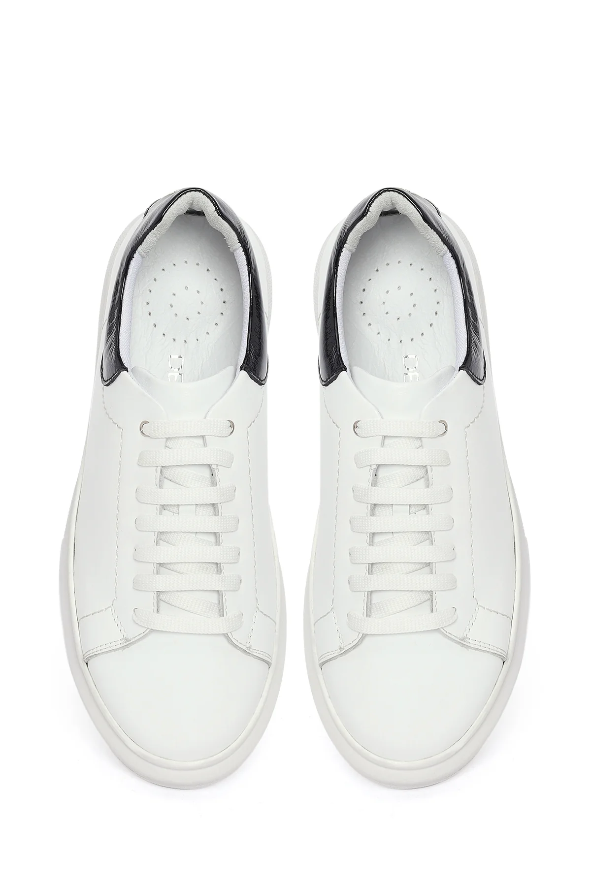 Kadın Beyaz Bağcıklı Kalın Tabanlı Deri Sneaker - Image 4