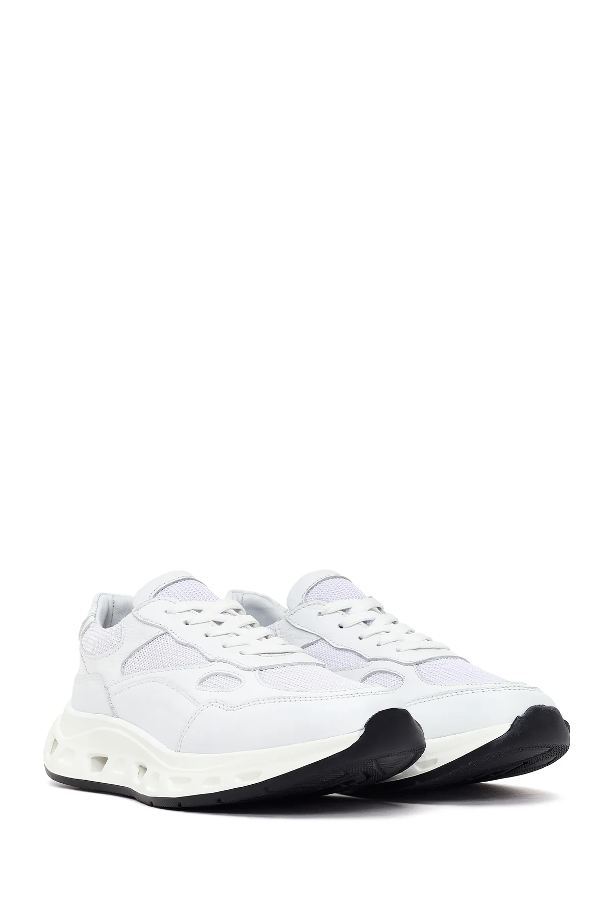 Kadın Beyaz Bağcıklı Kalın Tabanlı Deri Sneaker - Image 2