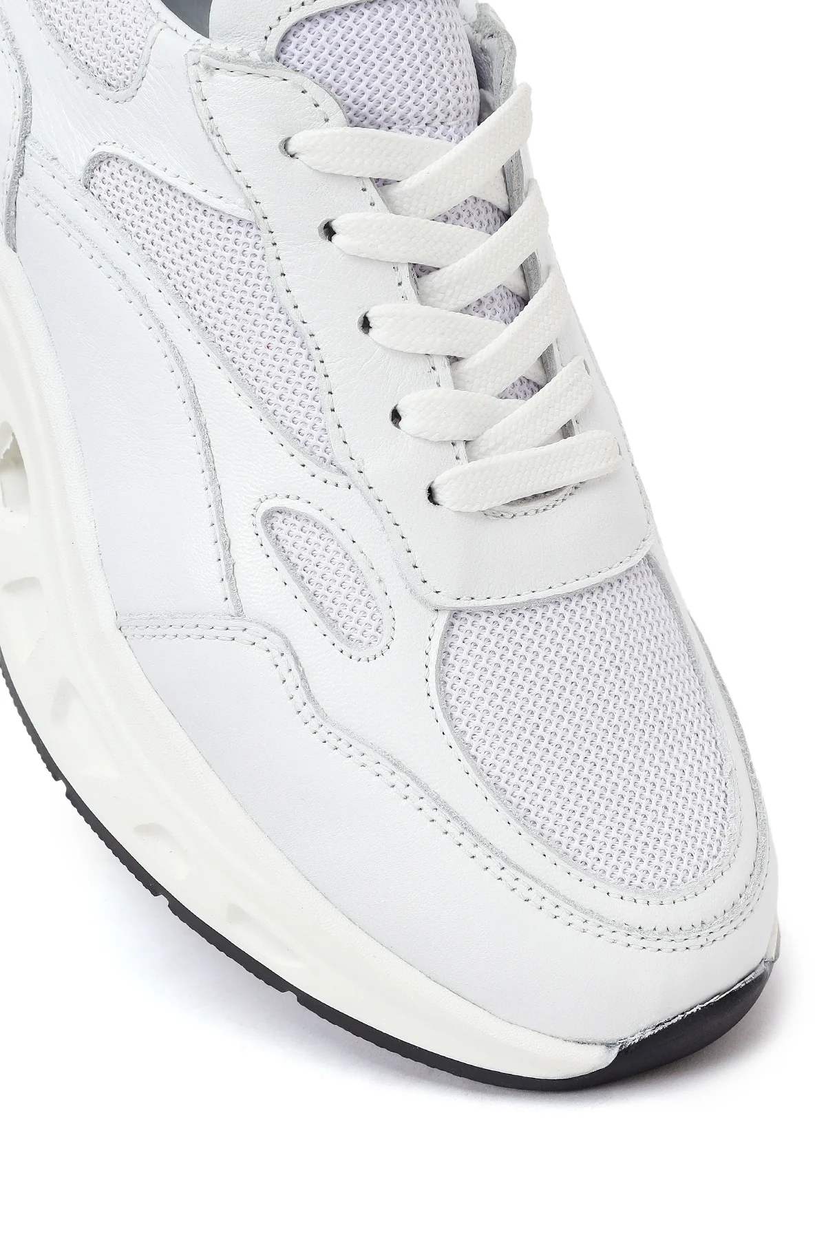 Kadın Beyaz Bağcıklı Kalın Tabanlı Deri Sneaker - Image 9