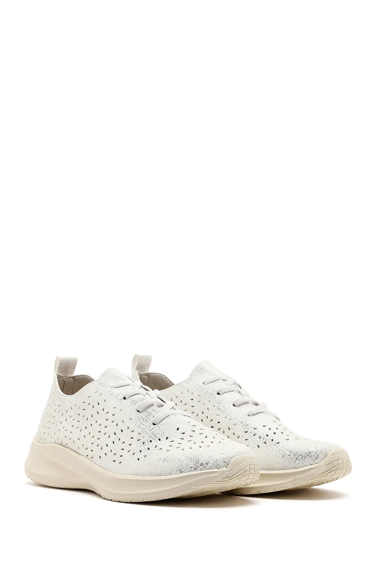 Kadın Beyaz Bağcıklı Kalın Tabanlı Desenli Kumaş Comfort Sneaker - Image 2