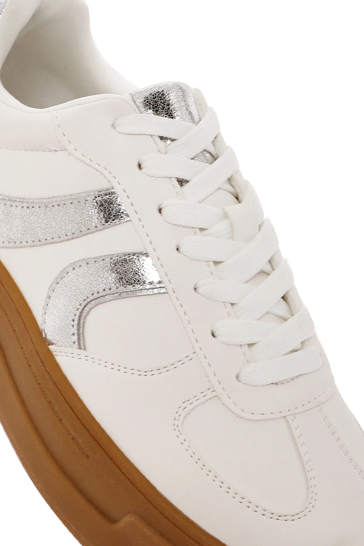 Kadın Beyaz Bağcıklı Kalın Tabanlı Sneaker - Image 9