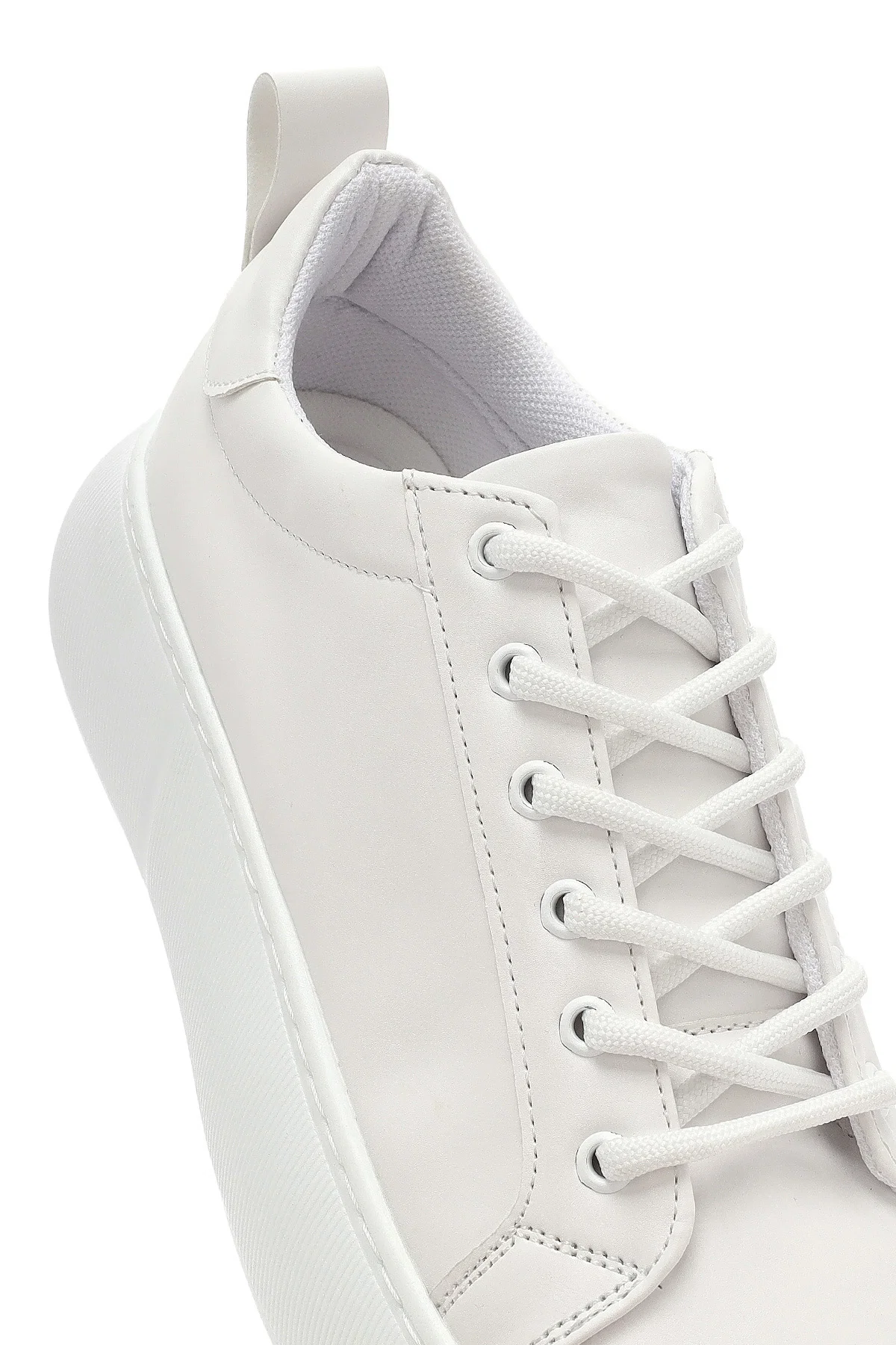 Kadın Beyaz Bağcıklı Kalın Tabanlı Sneaker - Image 9