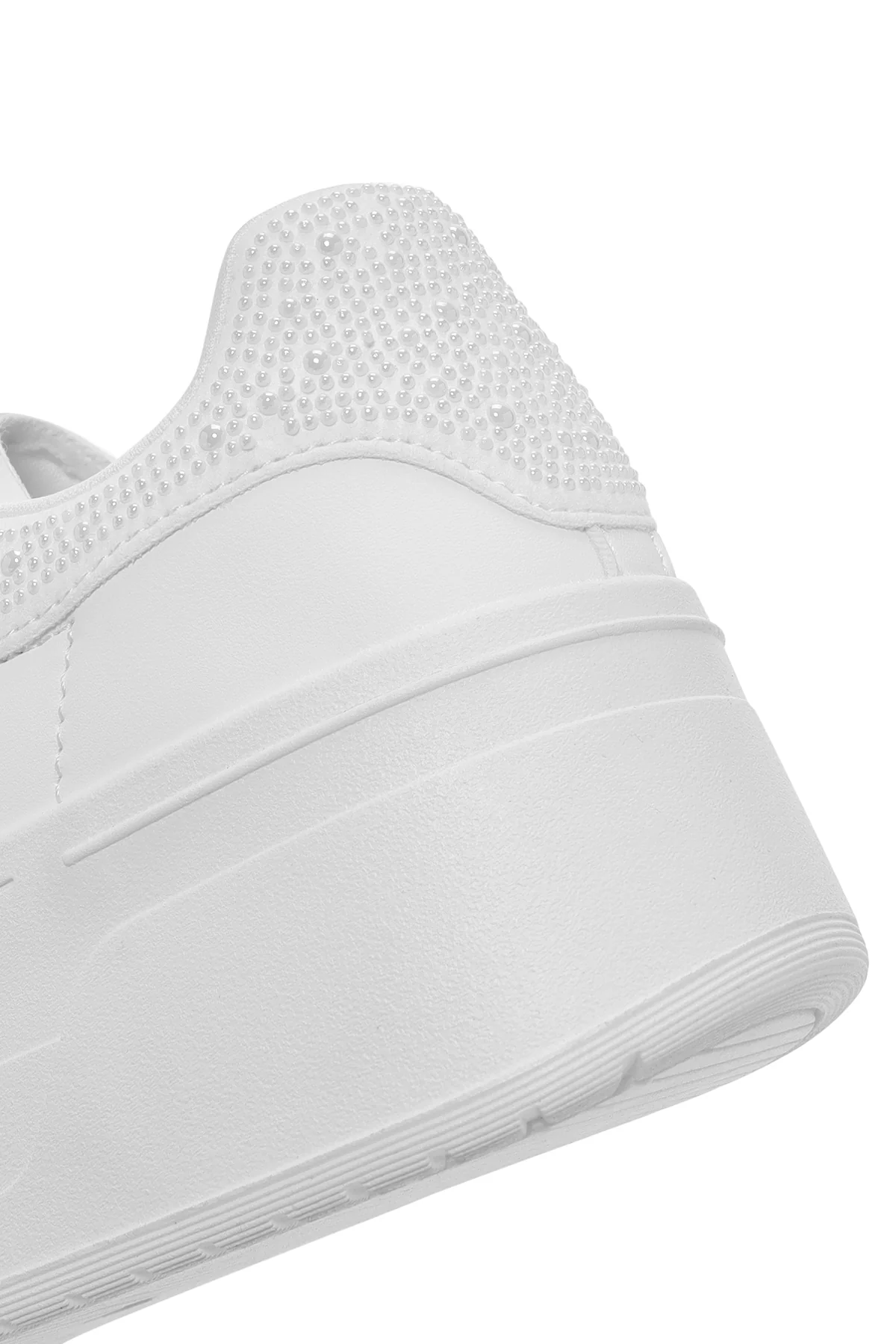 Kadın Beyaz Bağcıklı Kalın Tabanlı Sneaker - Image 9