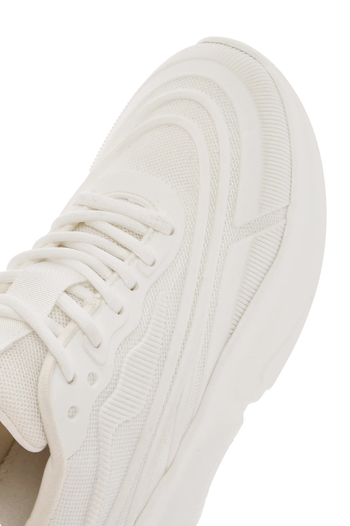 Kadın Beyaz Bağcıklı Kalın Tabanlı Sneaker - Image 10