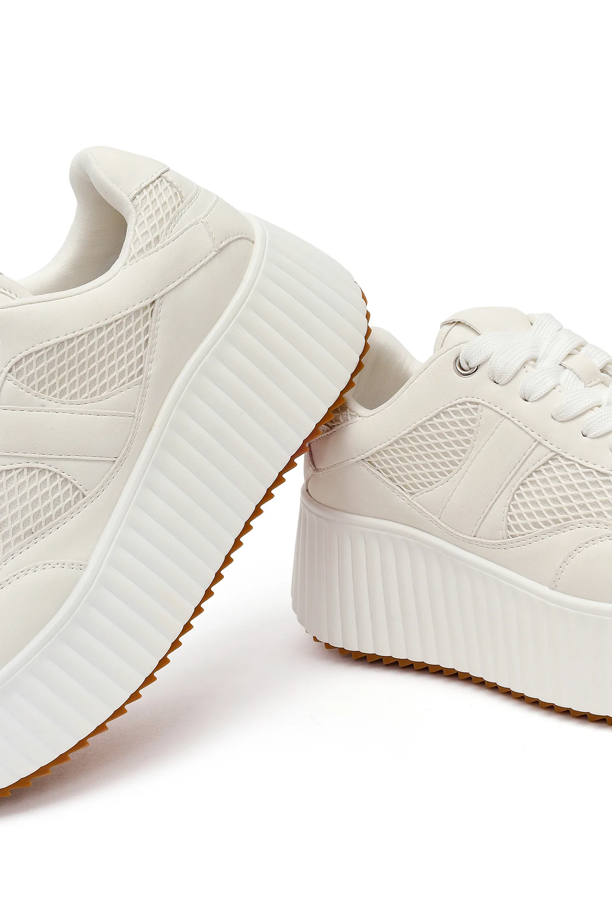 Kadın Beyaz Bağcıklı Kalın Tabanlı Sneaker - Image 10