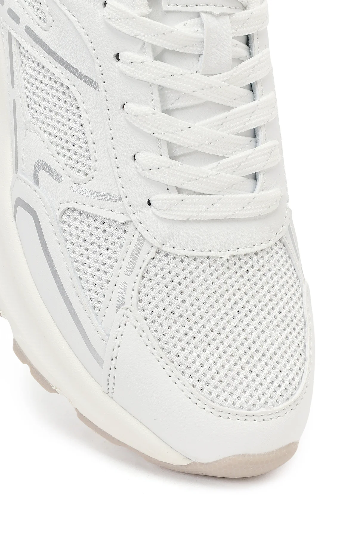 Kadın Beyaz Bağcıklı Kalın Tabanlı Sneaker - Image 9