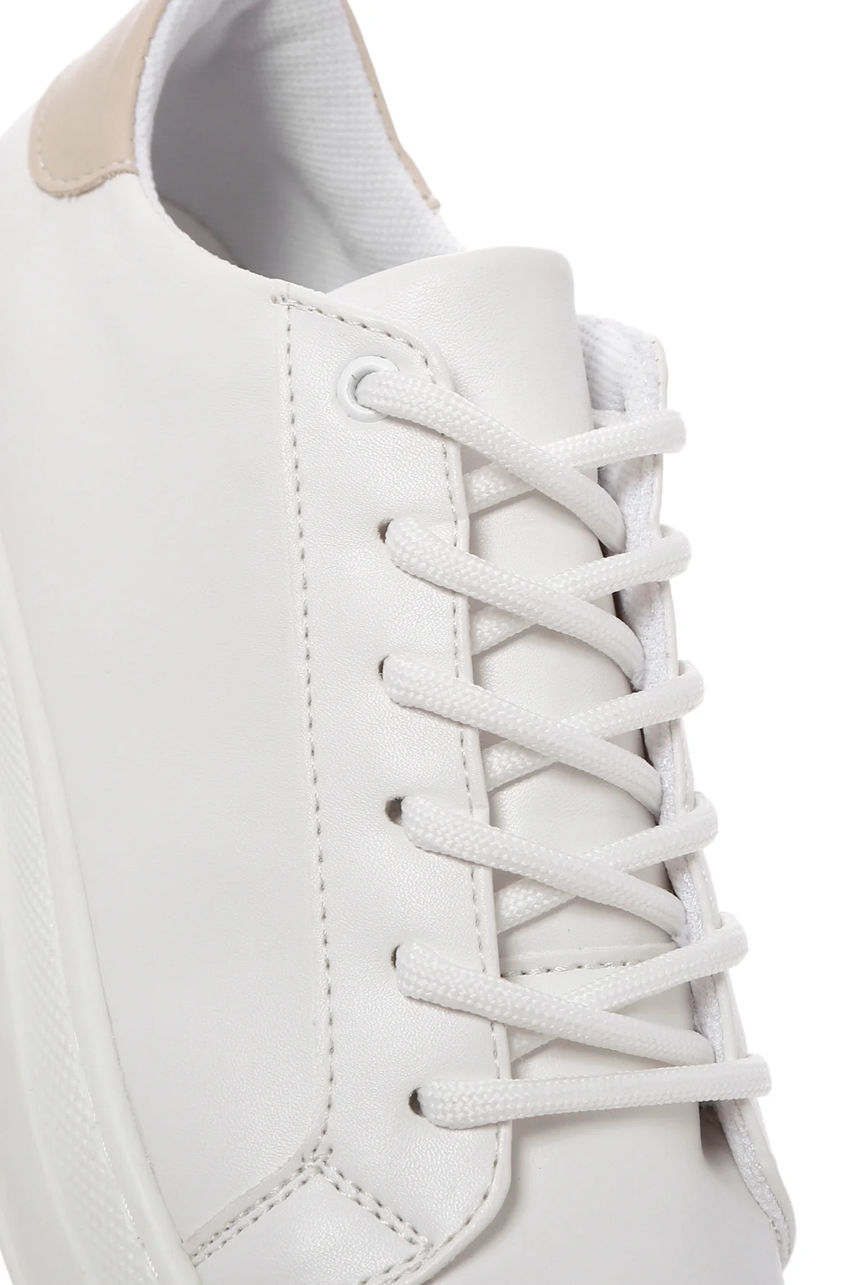 Kadın Beyaz Bağcıklı Kalın Topuklu Sneaker - Image 11
