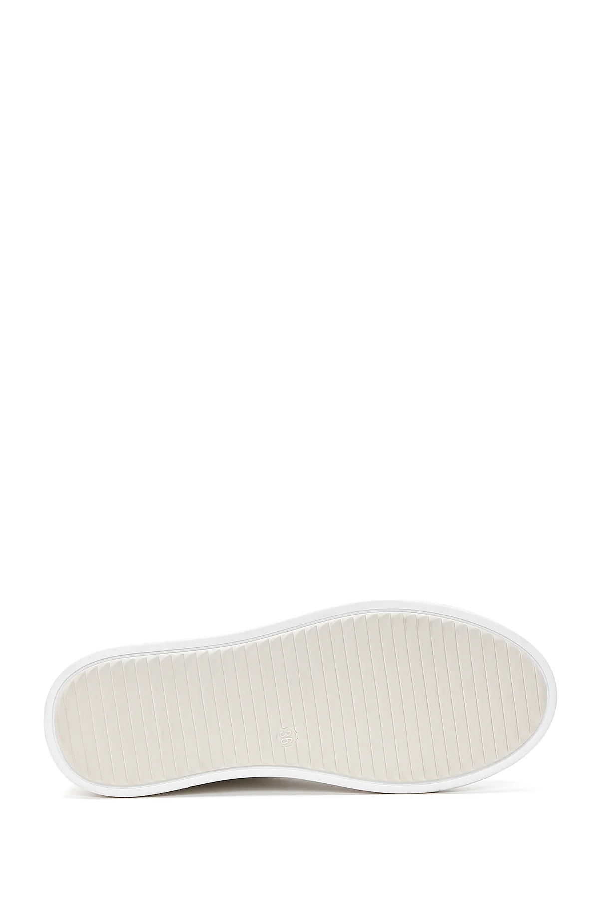 Kadın Beyaz Bağcıklı Sneaker - Image 4