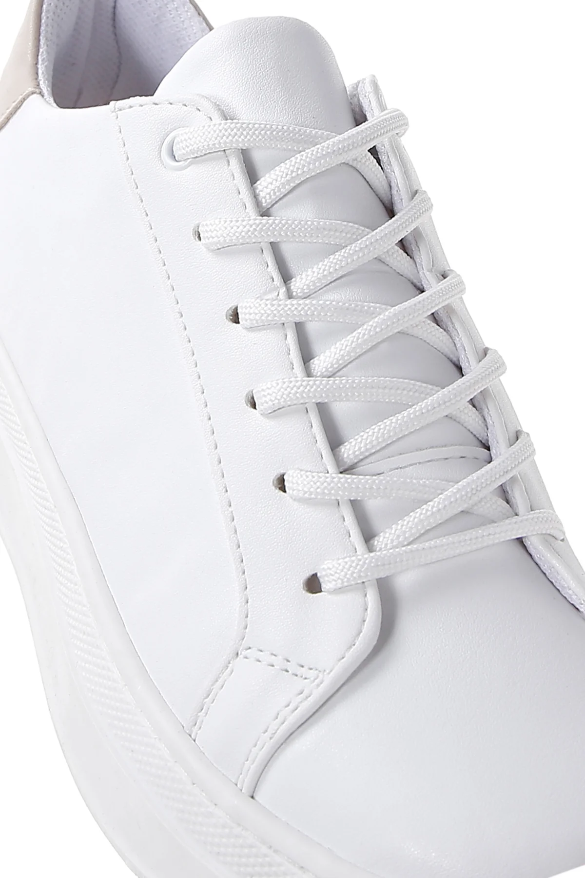Kadın Beyaz Bağcıklı Sneaker - Image 8