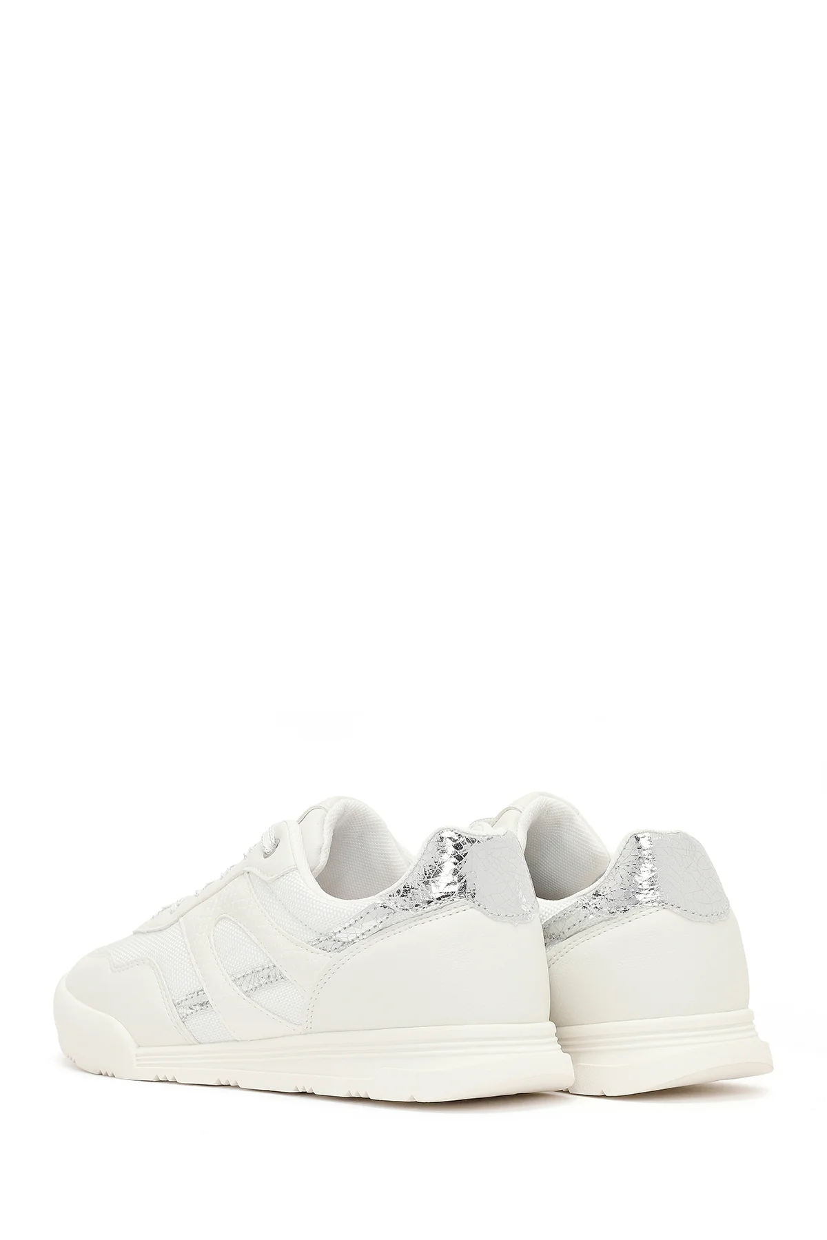 Kadın Beyaz Bağcıklı Sneaker - Image 6
