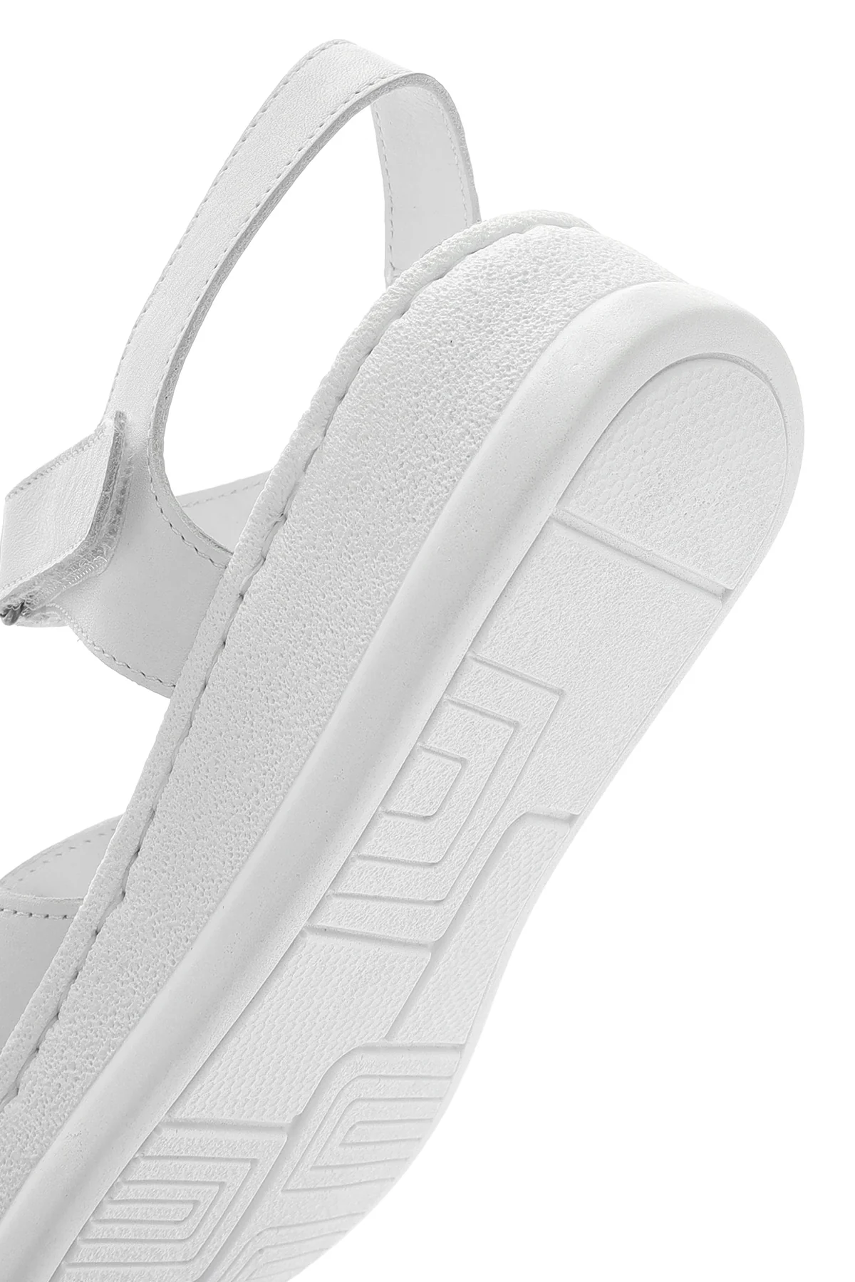 Kadın Beyaz Bilekten Bantlı Kalın Tabanlı Deri Comfort Sandalet - Image 8