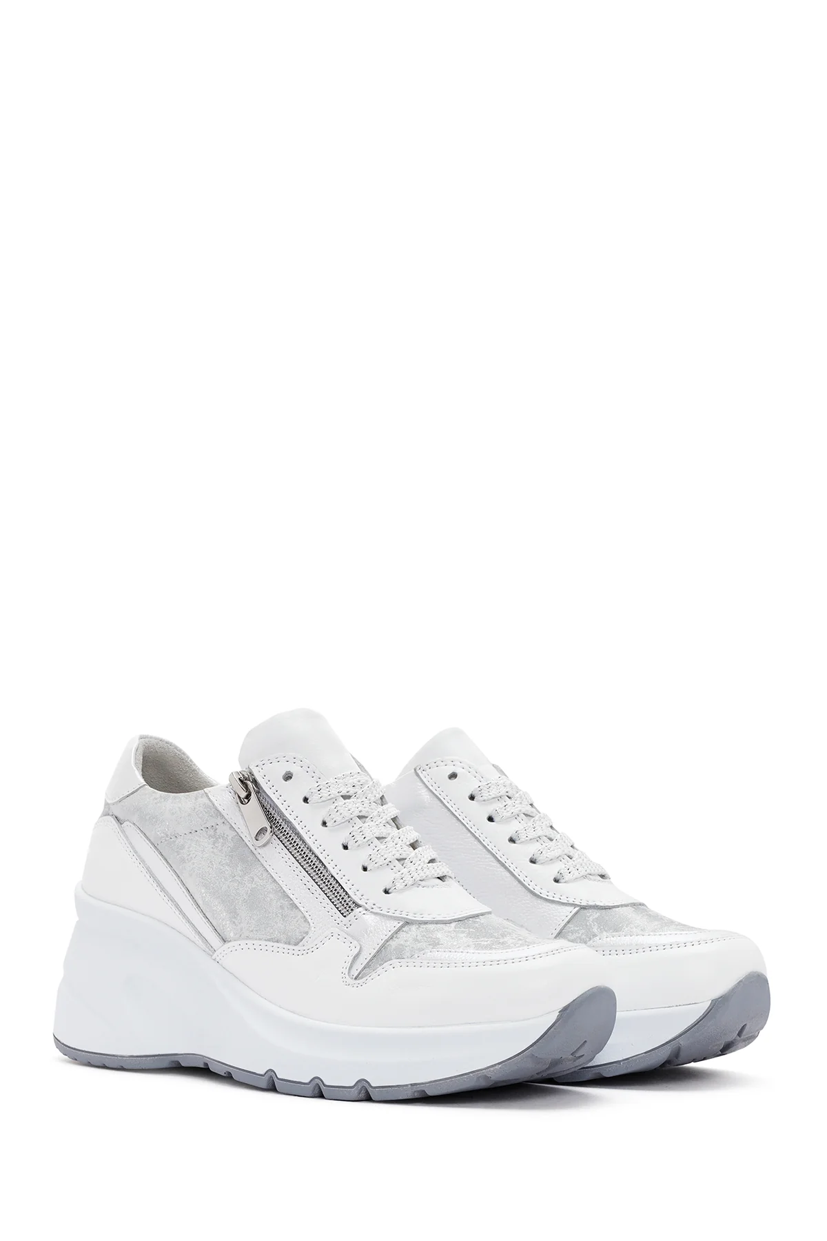 Kadın Beyaz Dolgu Topuklu Bağcıklı Deri Sneaker - Image 3
