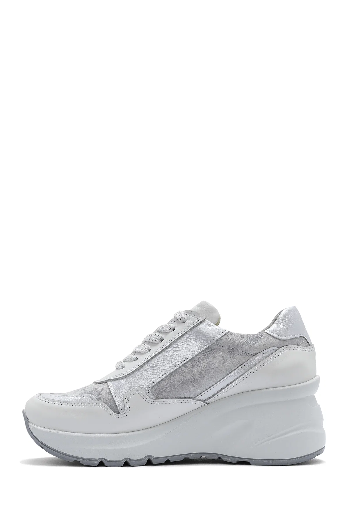 Kadın Beyaz Dolgu Topuklu Bağcıklı Deri Sneaker - Image 2