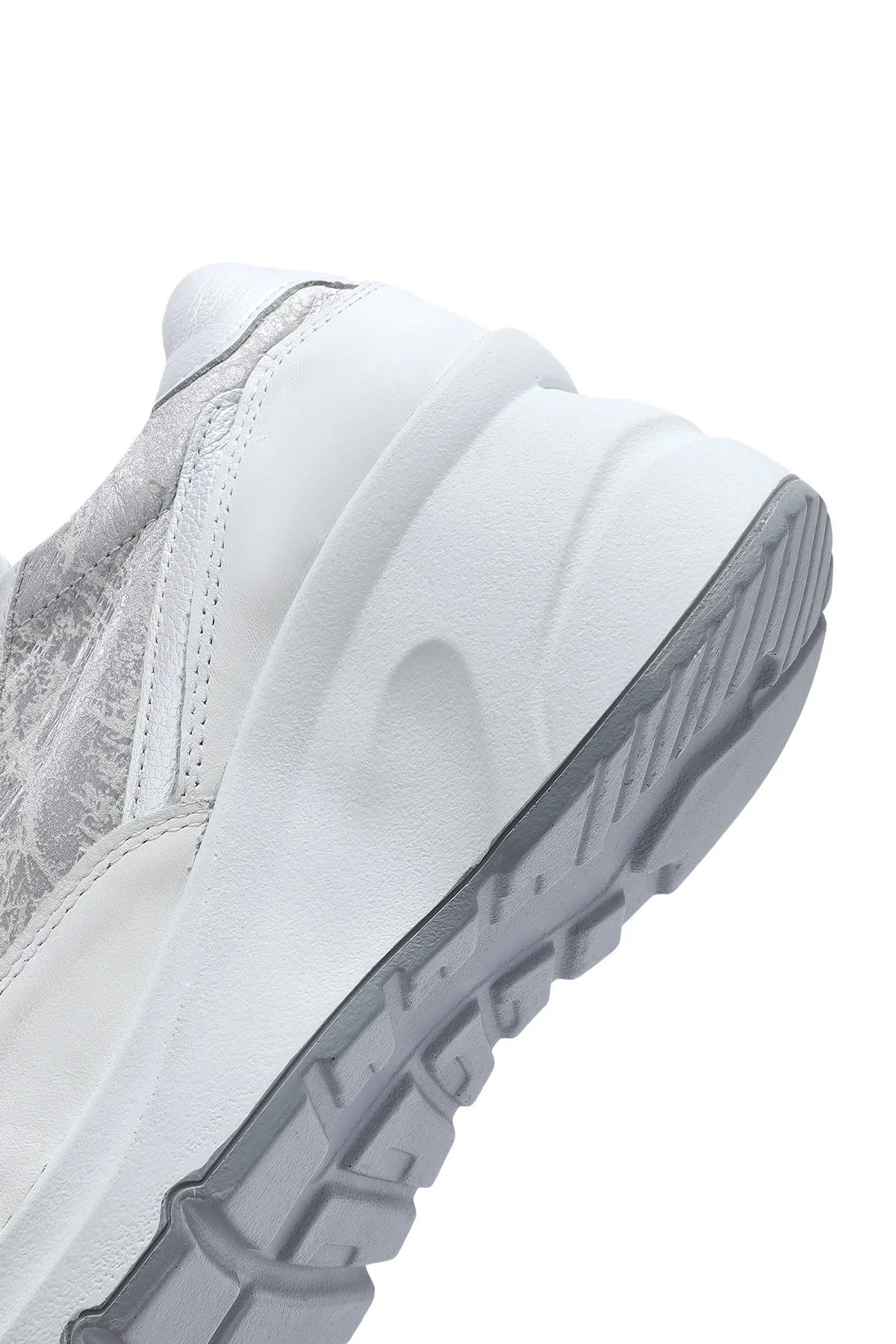 Kadın Beyaz Dolgu Topuklu Bağcıklı Deri Sneaker - Image 8