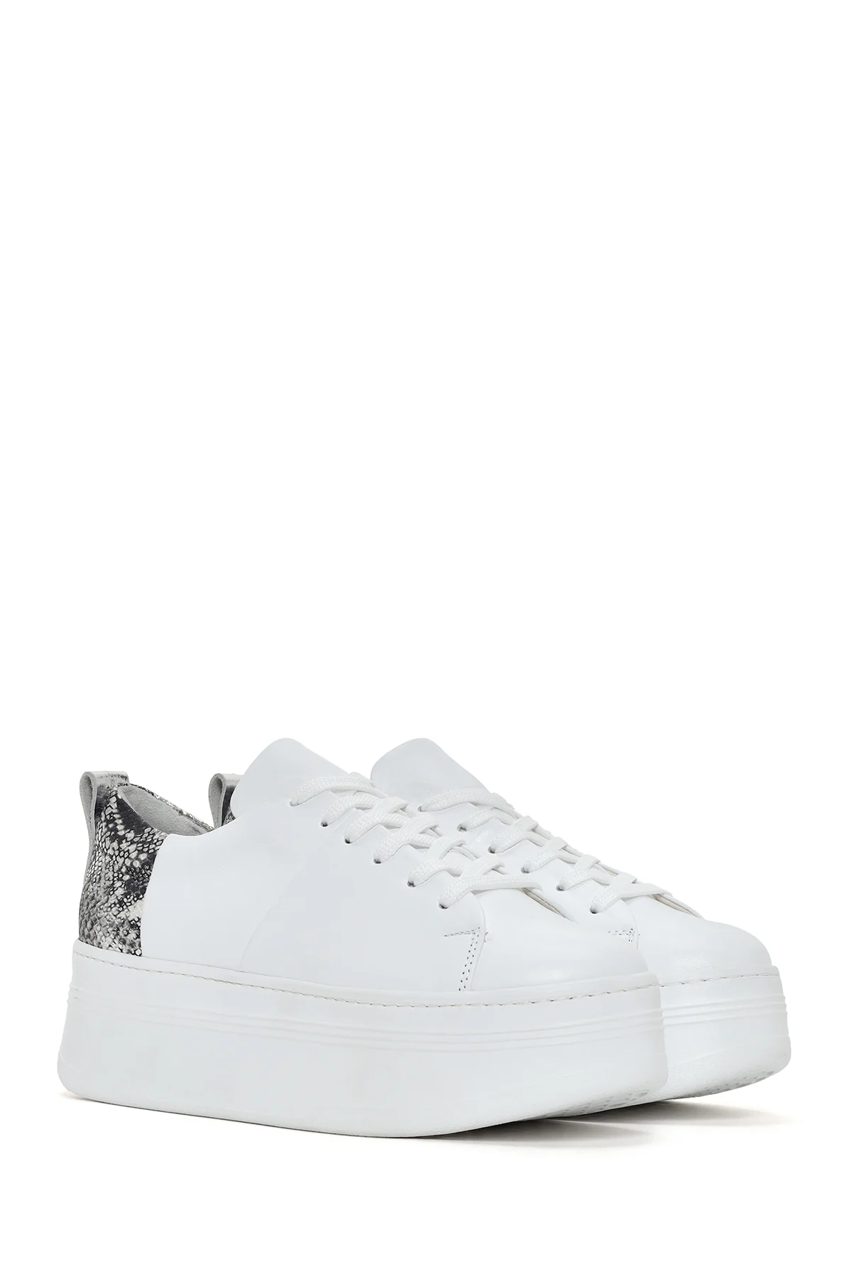 Kadın Beyaz Kalın Tabanlı Bağcıklı Deri Sneaker - Image 3