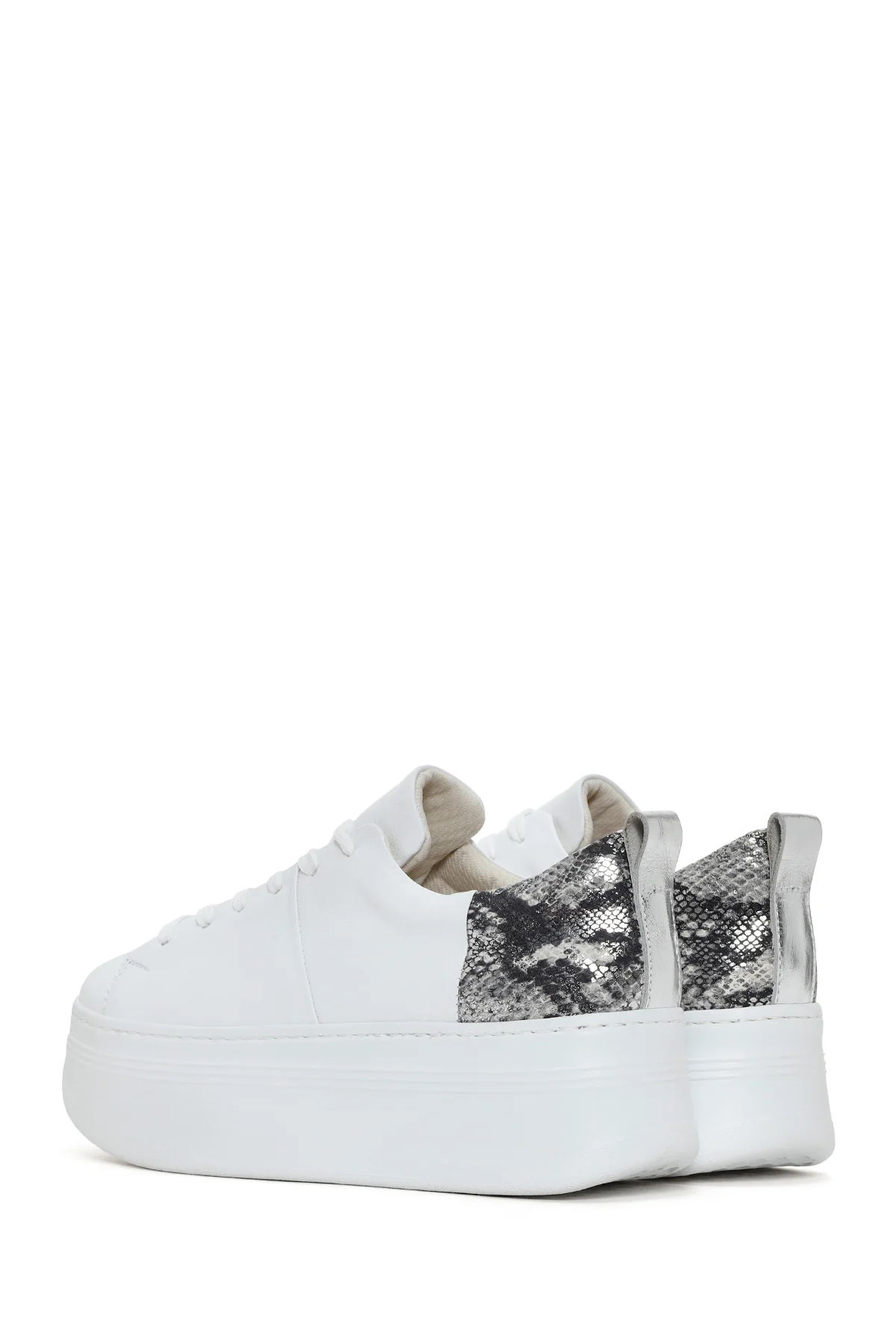 Kadın Beyaz Kalın Tabanlı Bağcıklı Deri Sneaker - Image 6