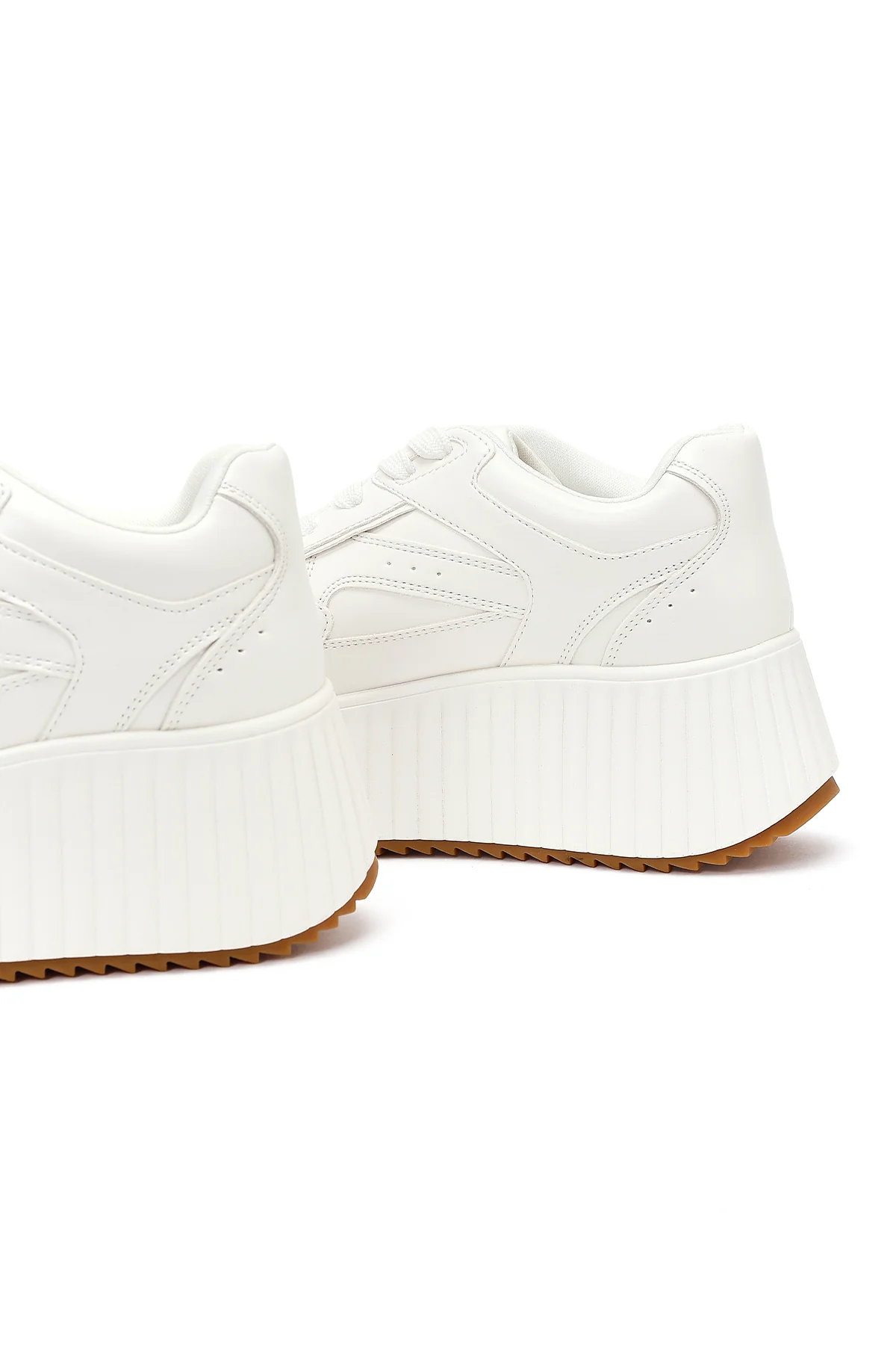 Kadın Beyaz Kalın Tabanlı Bağcıklı Sneaker - Image 10