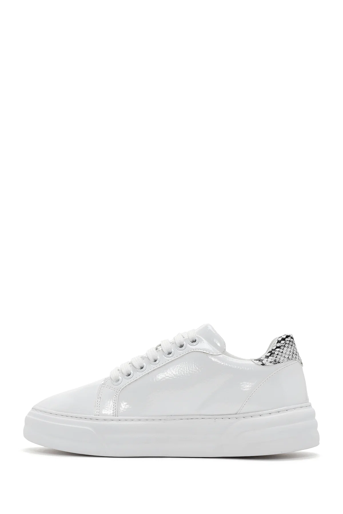 Kadın Beyaz Rugan Kalın Tabanlı Sneaker - Image 2