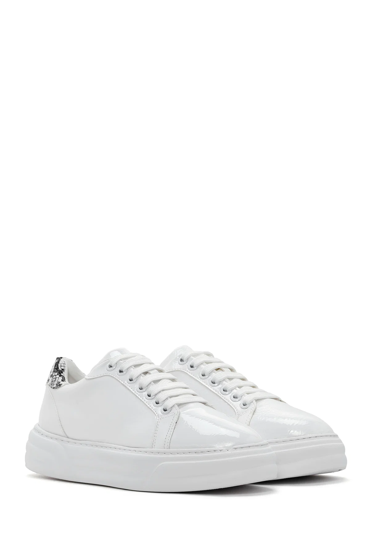 Kadın Beyaz Rugan Kalın Tabanlı Sneaker - Image 3