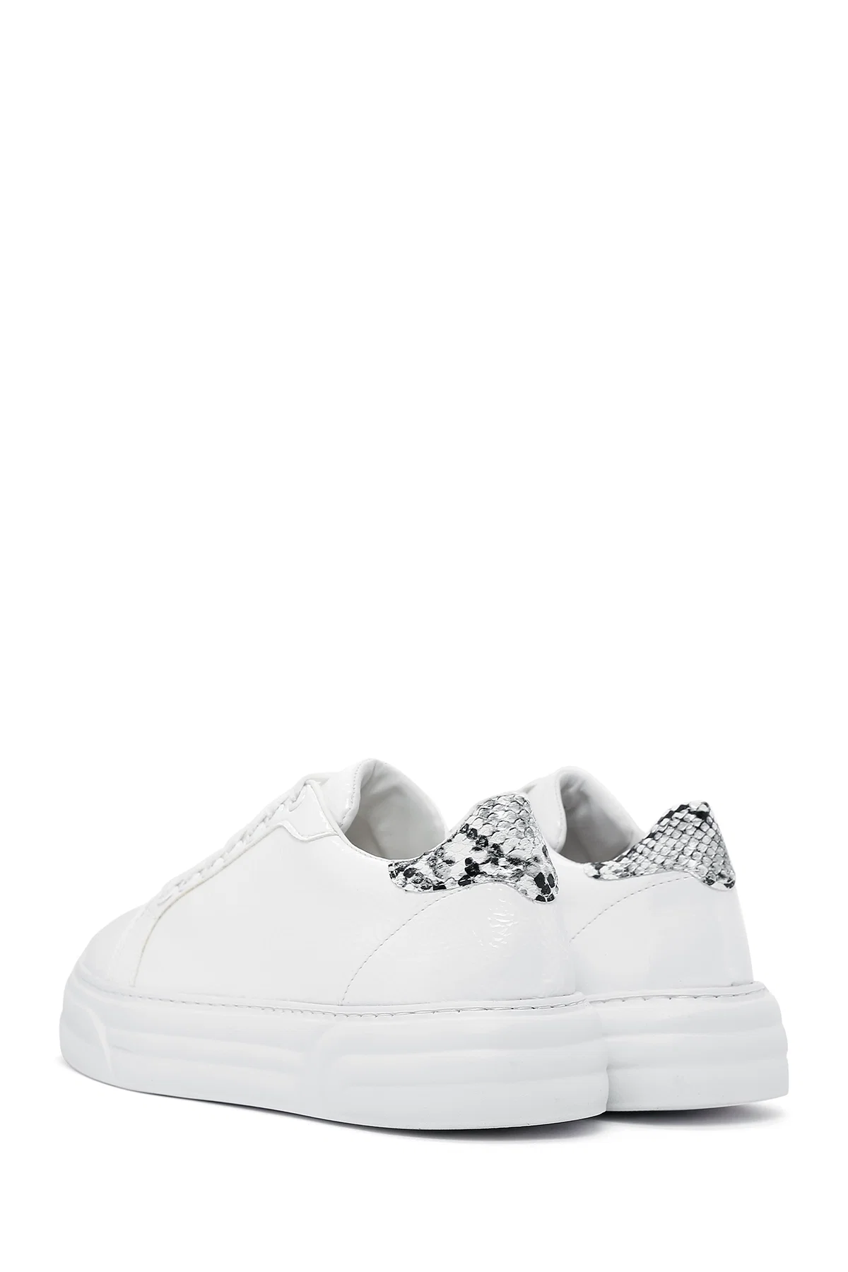 Kadın Beyaz Rugan Kalın Tabanlı Sneaker - Image 5