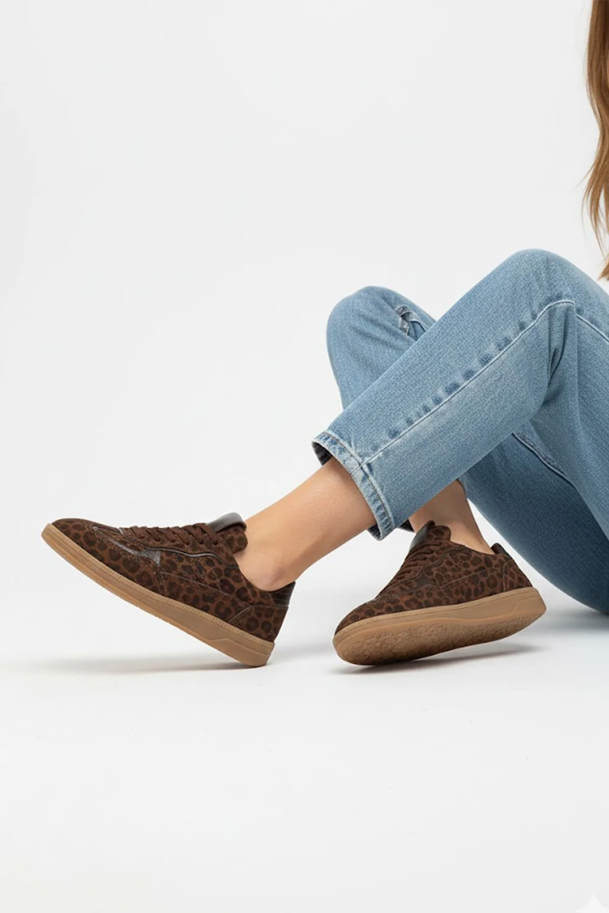 Kadın Kahverengi Bağcıklı Leopar Desenli Süet Deri Sneaker - Image 2