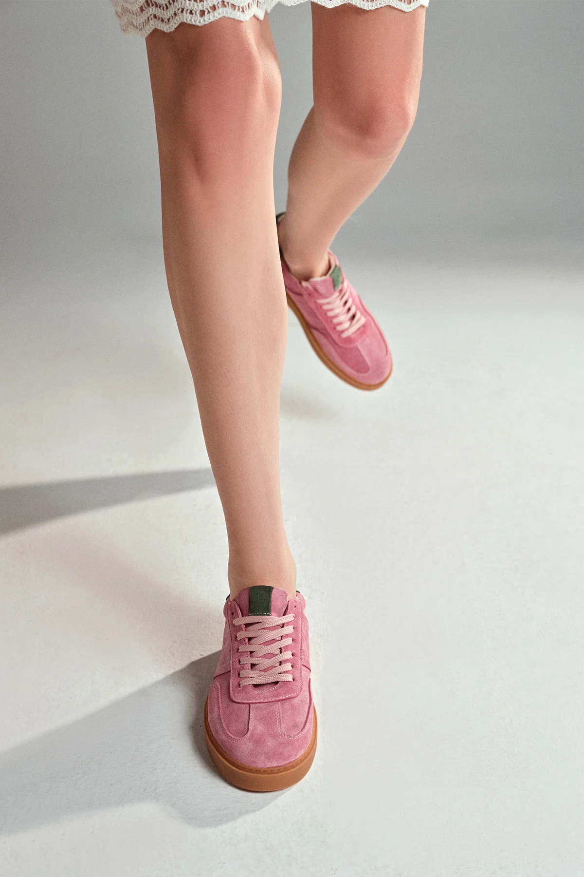 Kadın Pembe Bağcıklı Süet Deri Sneaker - Image 2