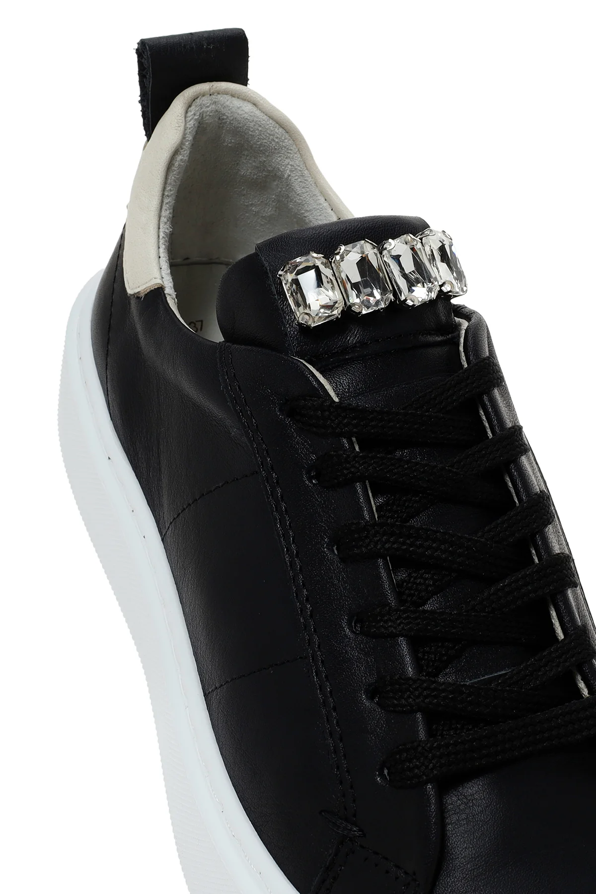 Kadın Siyah Bağcıklı Aksesuar Detaylı Deri Sneaker - Image 9