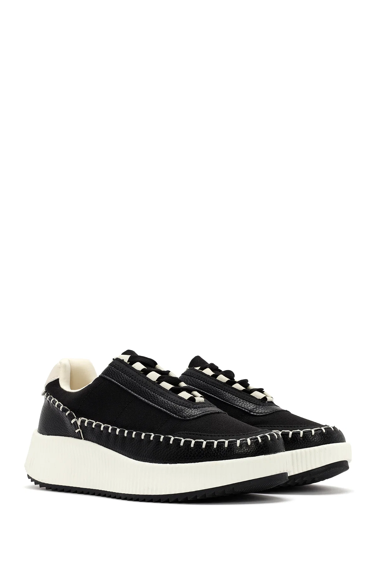 Kadın Siyah Bağcıklı Deri Sneaker - Image 3