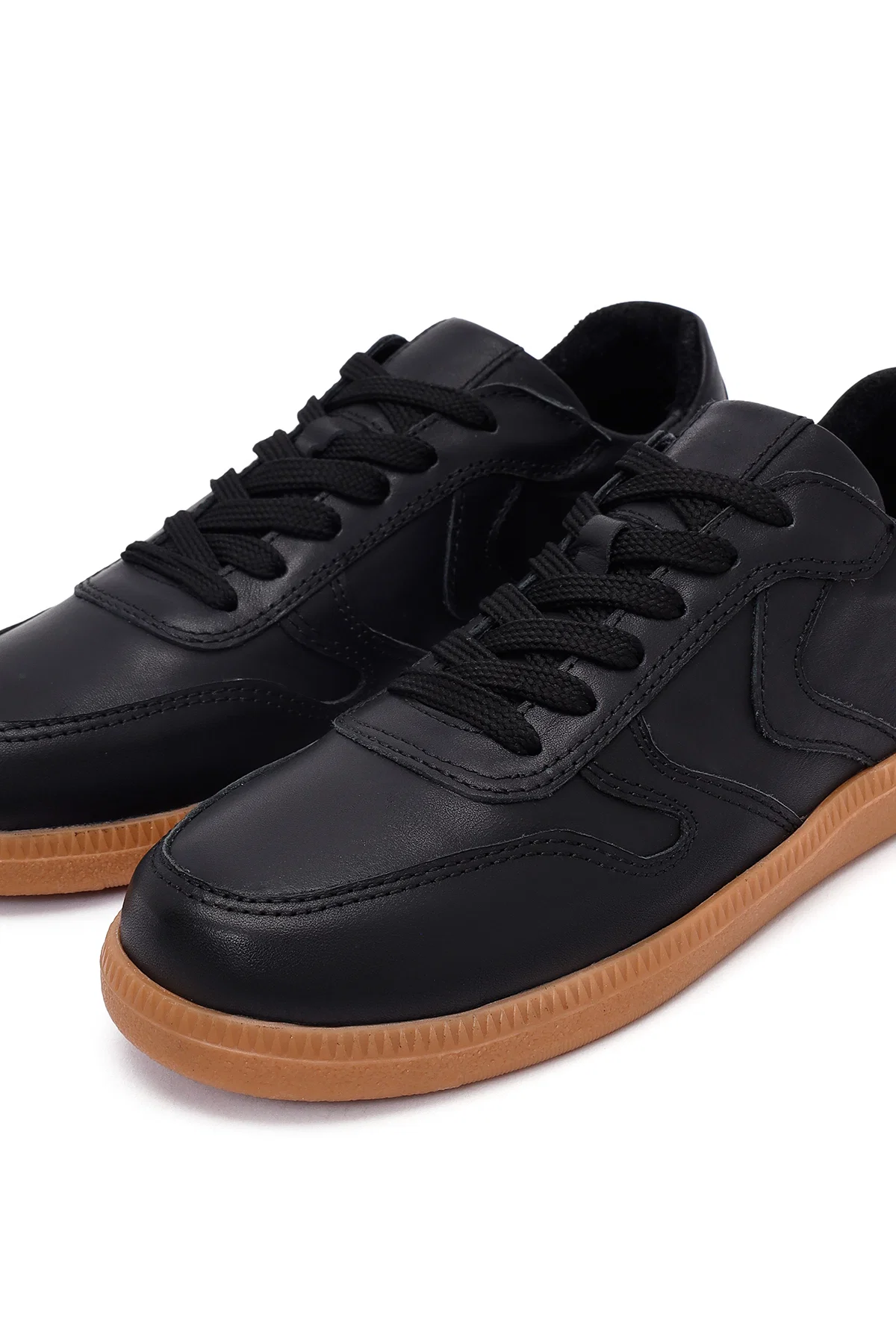 Kadın Siyah Bağcıklı Deri Sneaker - Image 10