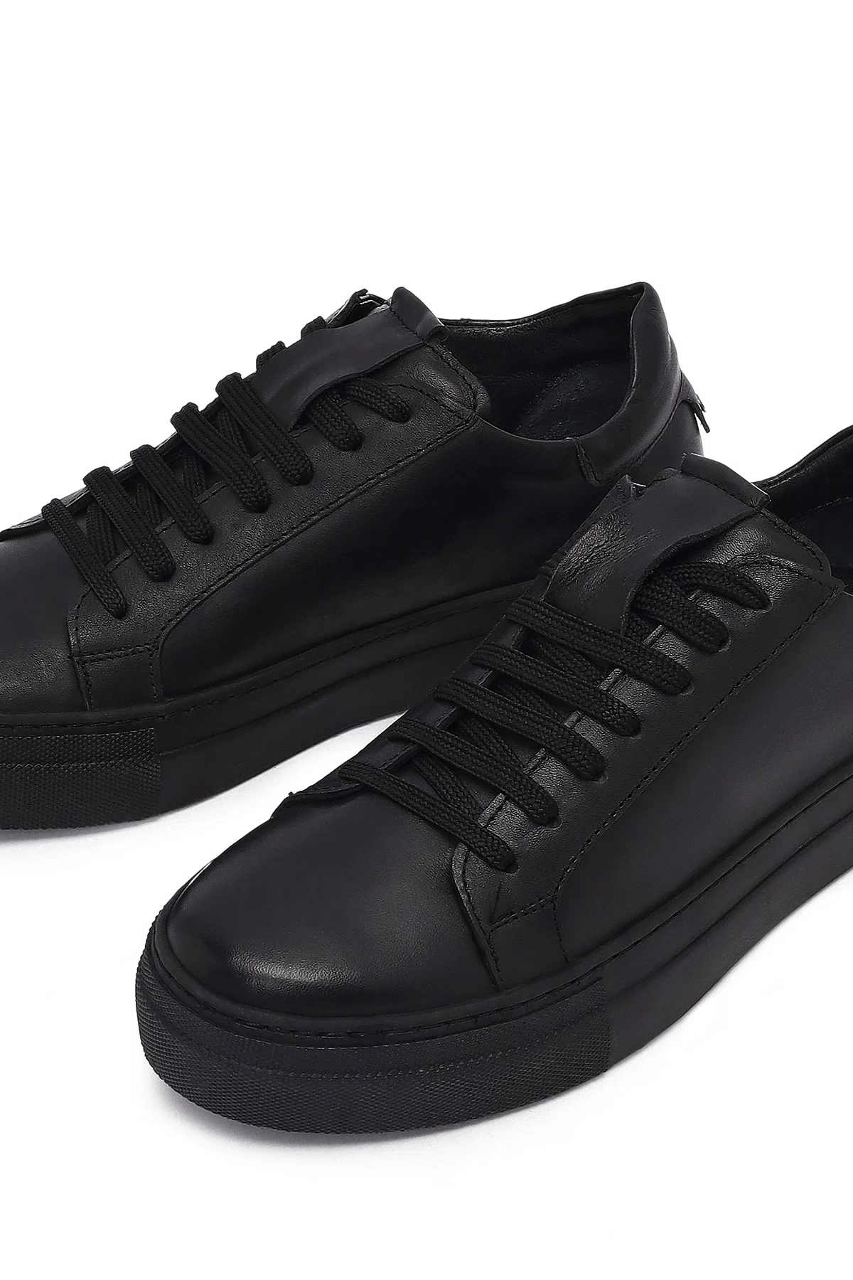 Kadın Siyah Bağcıklı Deri Sneaker - Image 9
