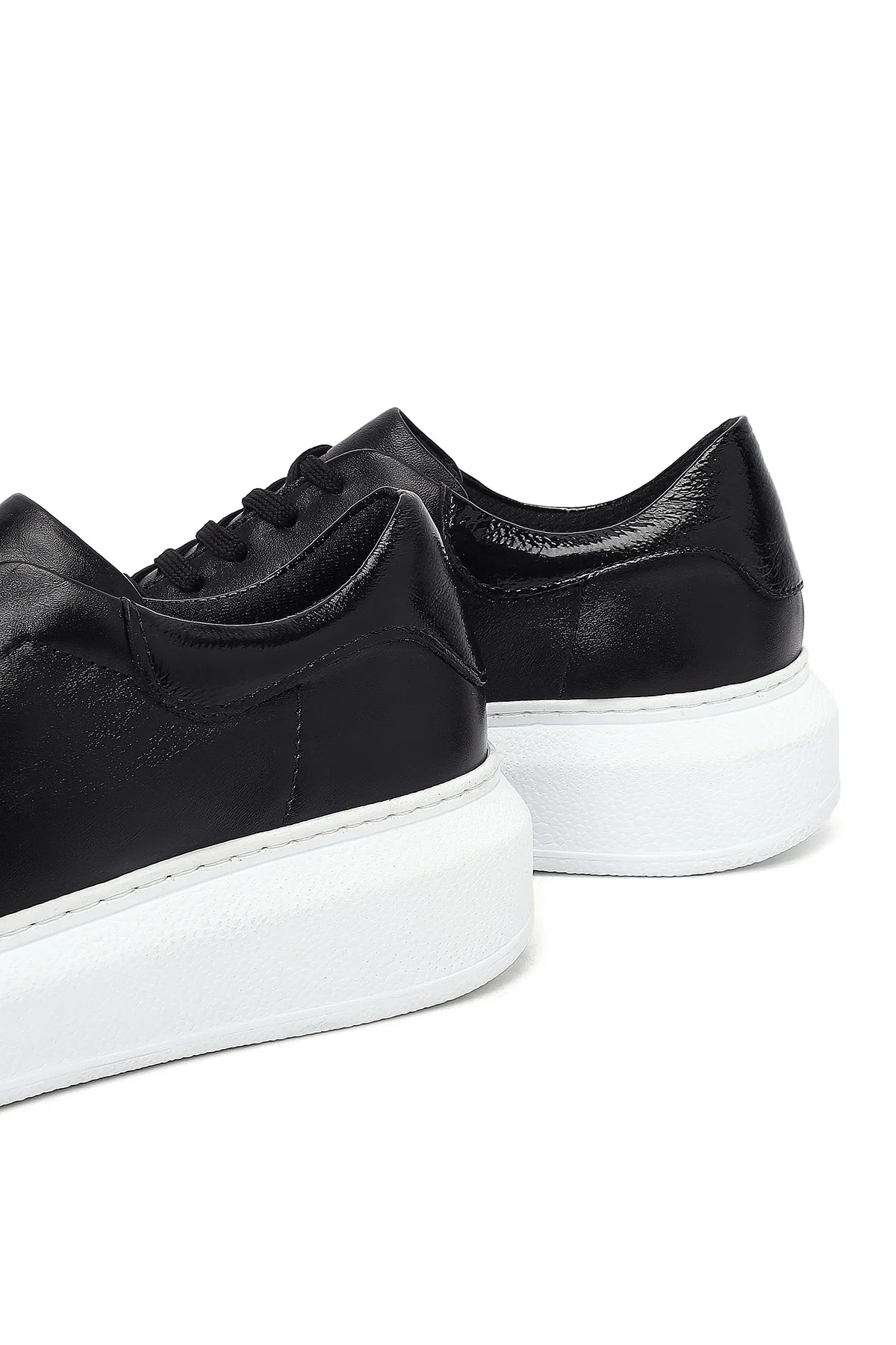 Kadın Siyah Bağcıklı Kalın Taban Deri Sneaker - Image 10