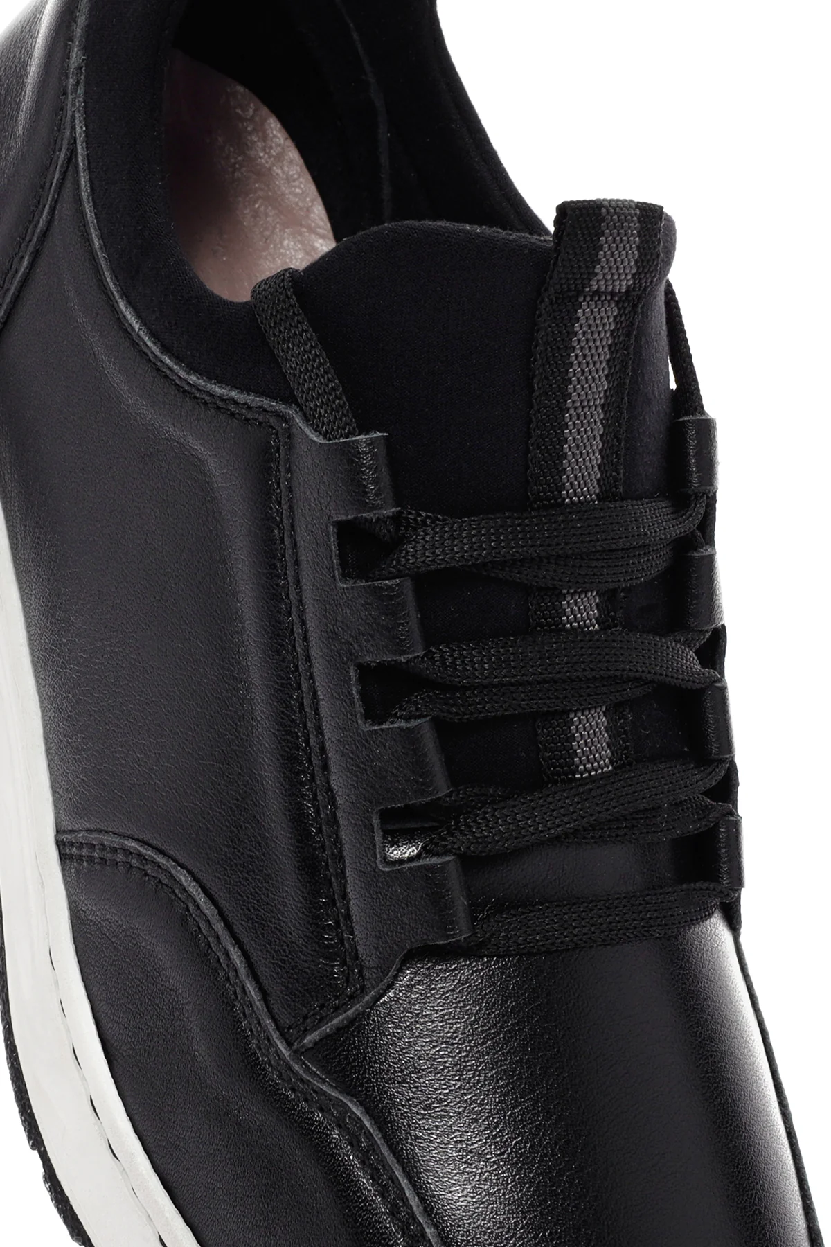 Kadın Siyah Bağcıklı Kalın Tabanlı Deri Sneaker - Image 10