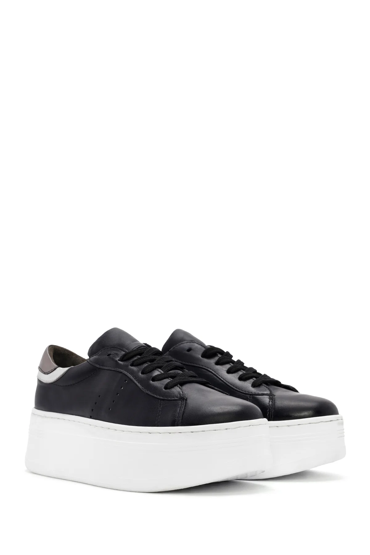 Kadın Siyah Bağcıklı Kalın Tabanlı Deri Sneaker - Image 3