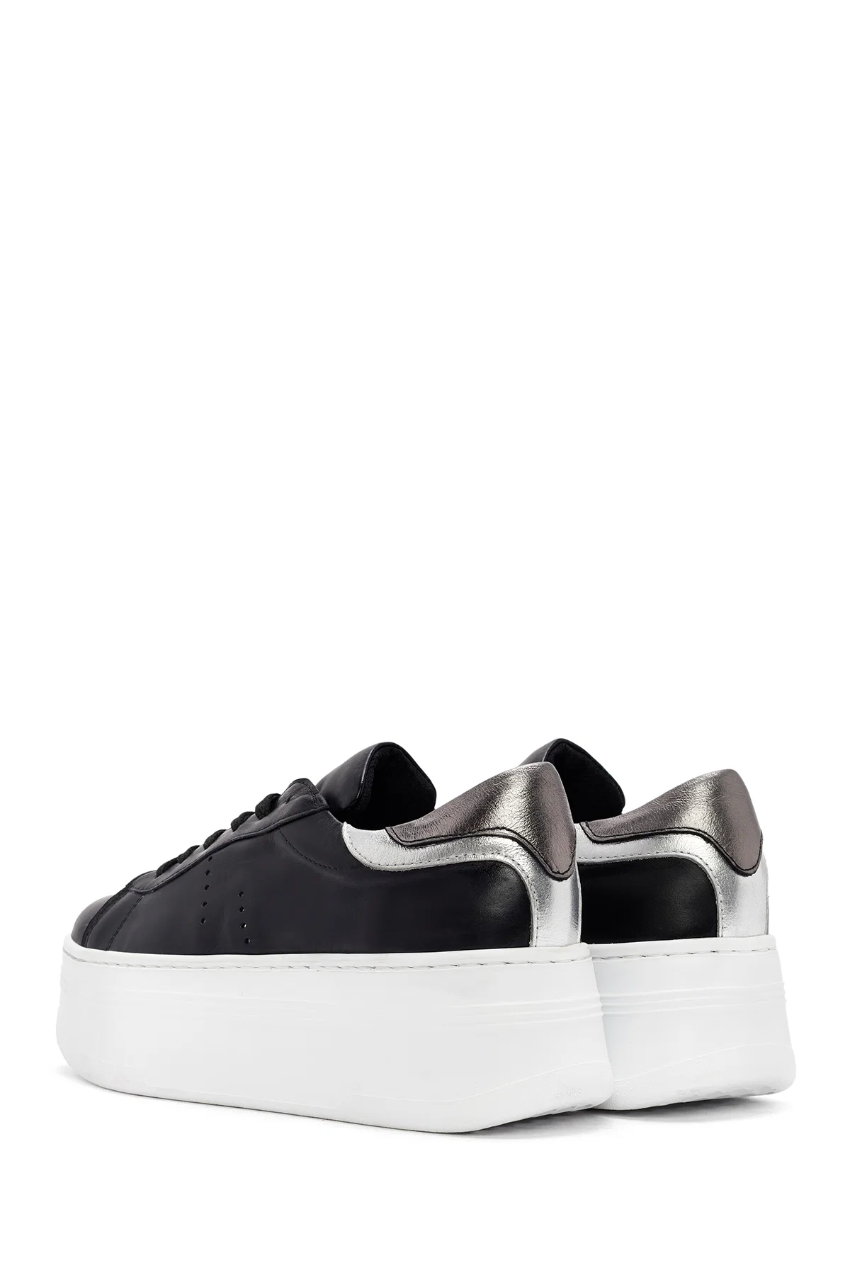 Kadın Siyah Bağcıklı Kalın Tabanlı Deri Sneaker - Image 5