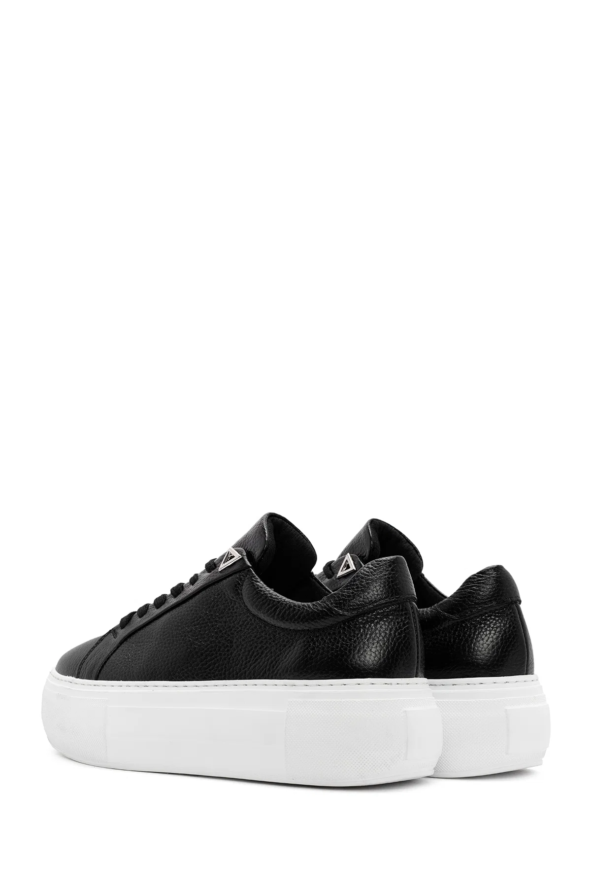 Kadın Siyah Bağcıklı Kalın Tabanlı Deri Sneaker - Image 5