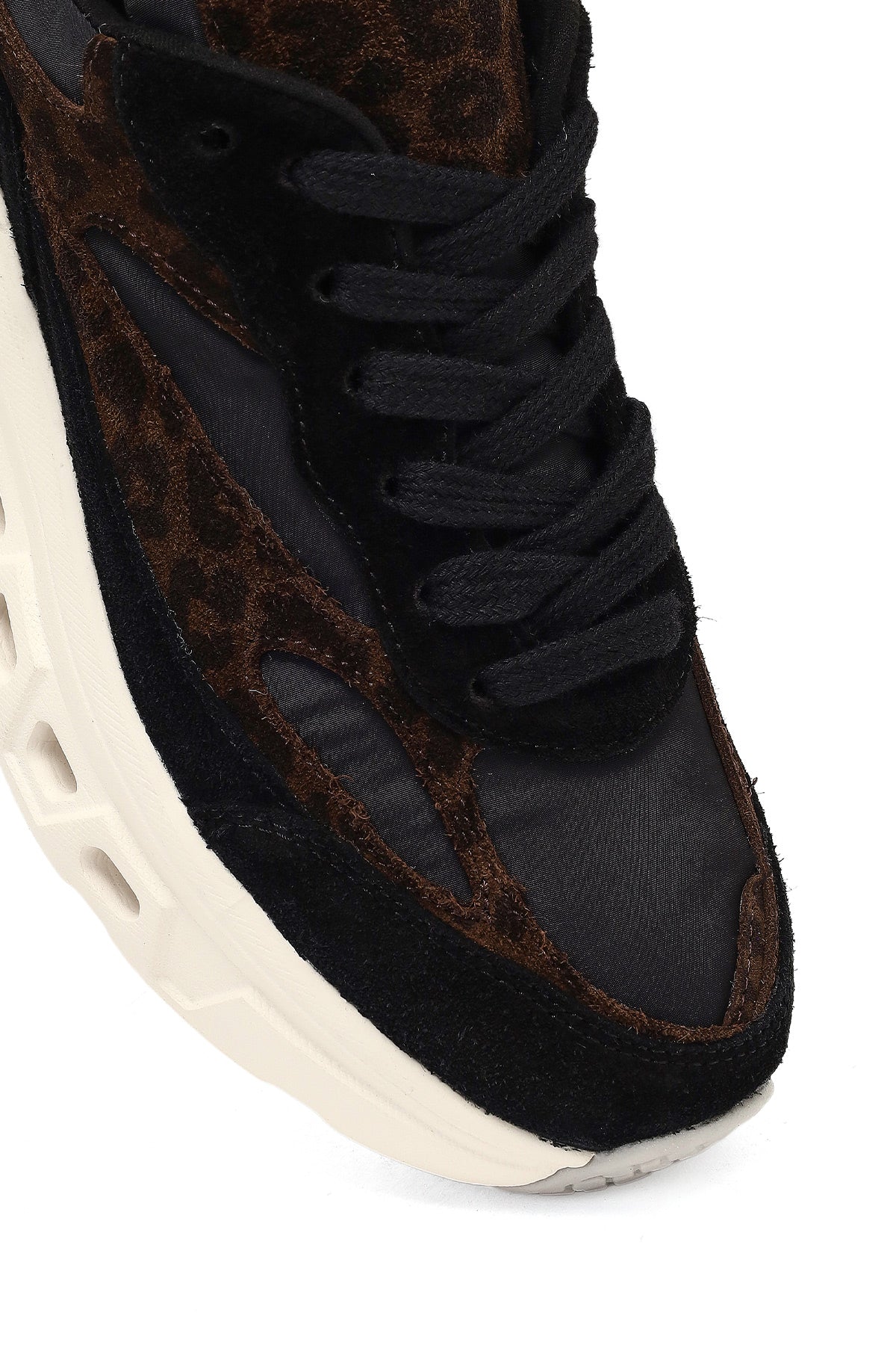 Kadın Siyah Bağcıklı Kalın Tabanlı Deri Sneaker - Image 9